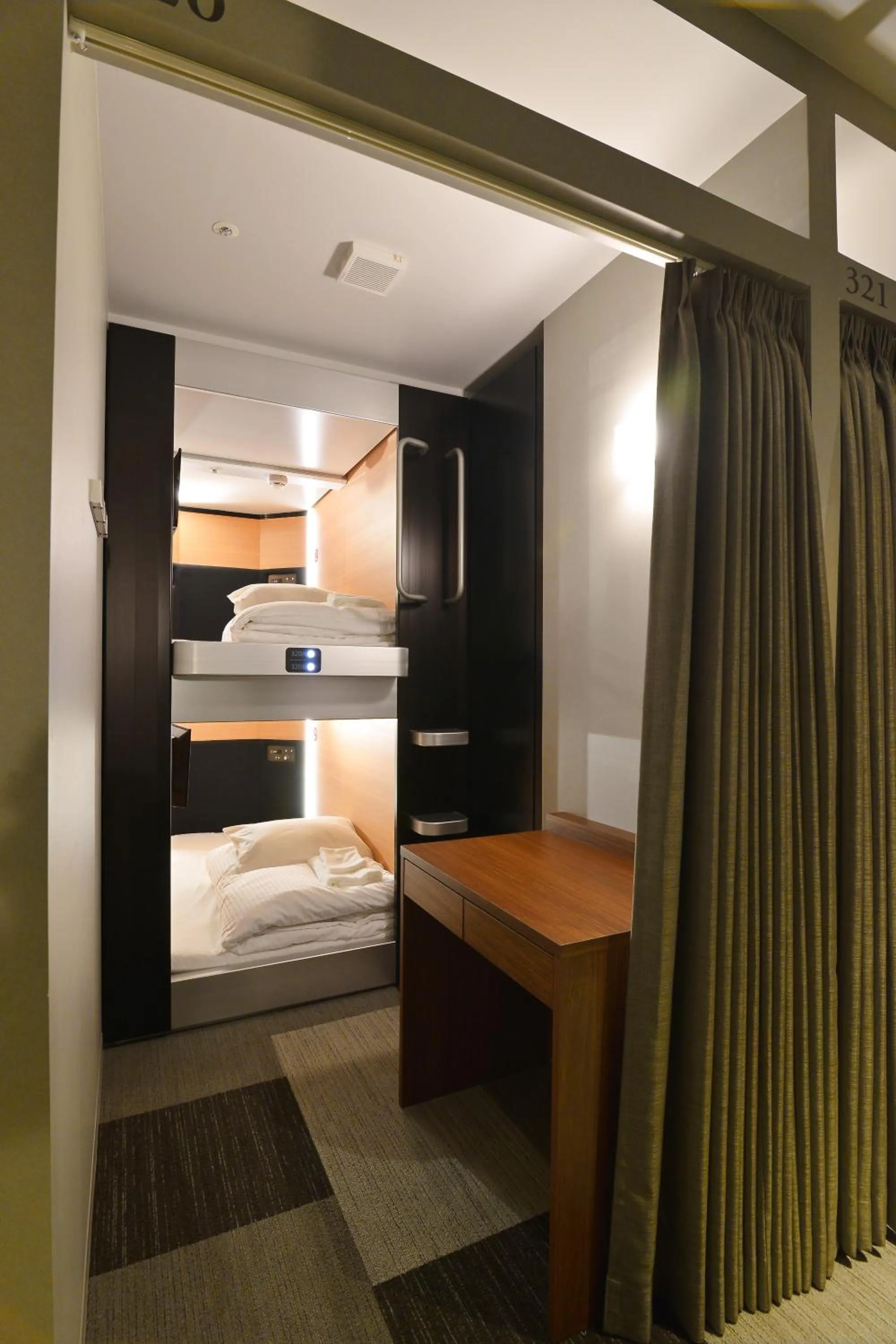 Photo of the whole room, Bed in Gardens Cabin