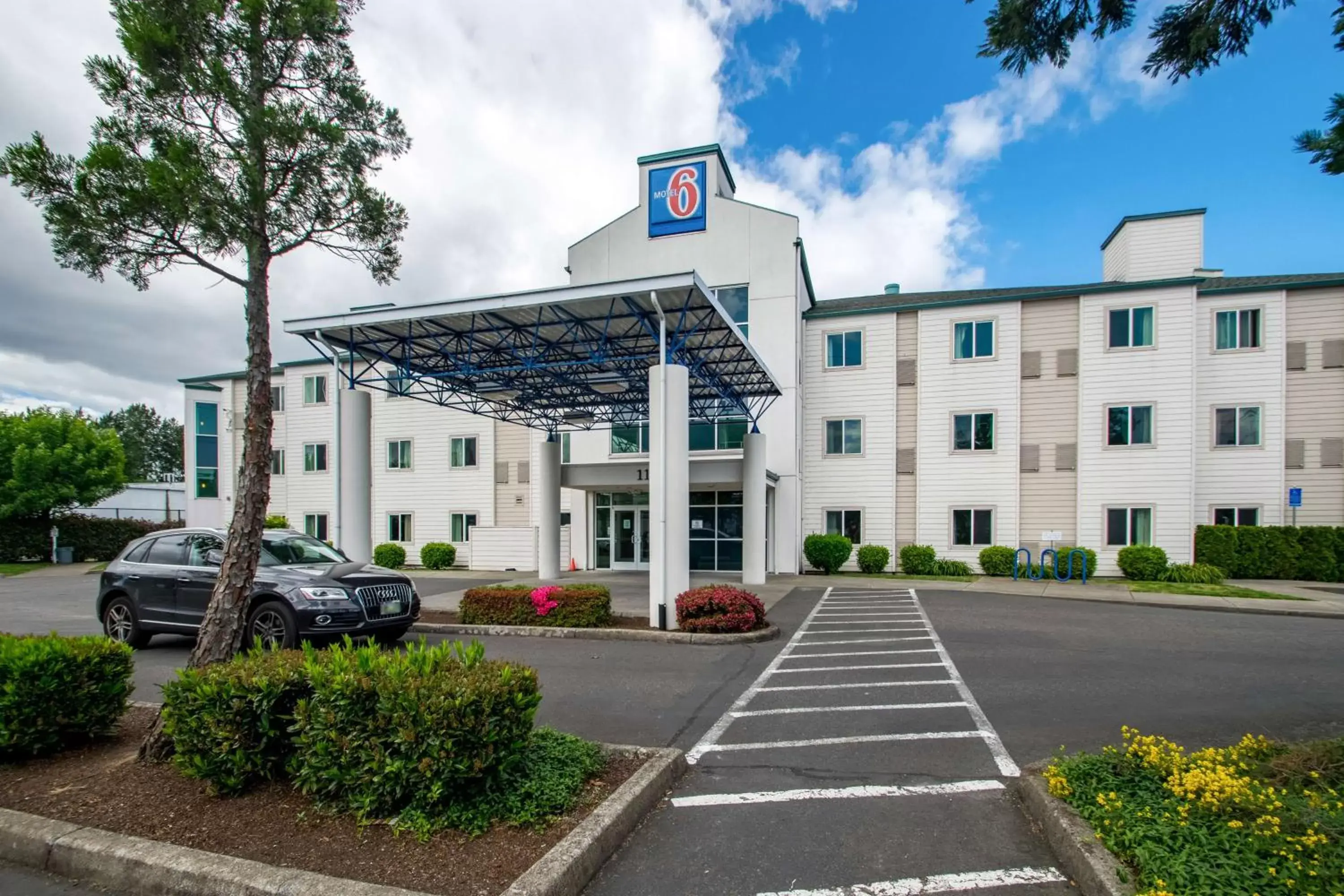 Property Building in Motel 6-Portland, OR - North