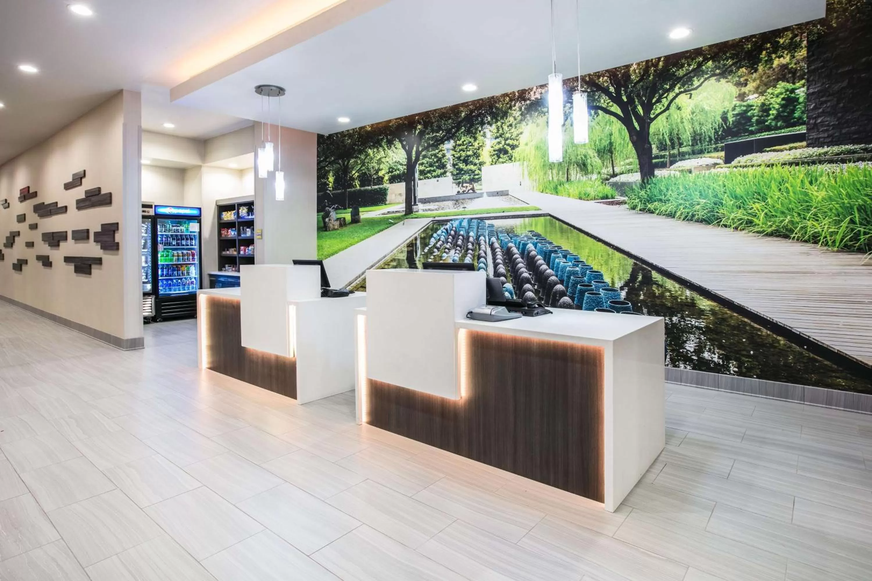 Lobby or reception in La Quinta by Wyndham Dallas - Richardson