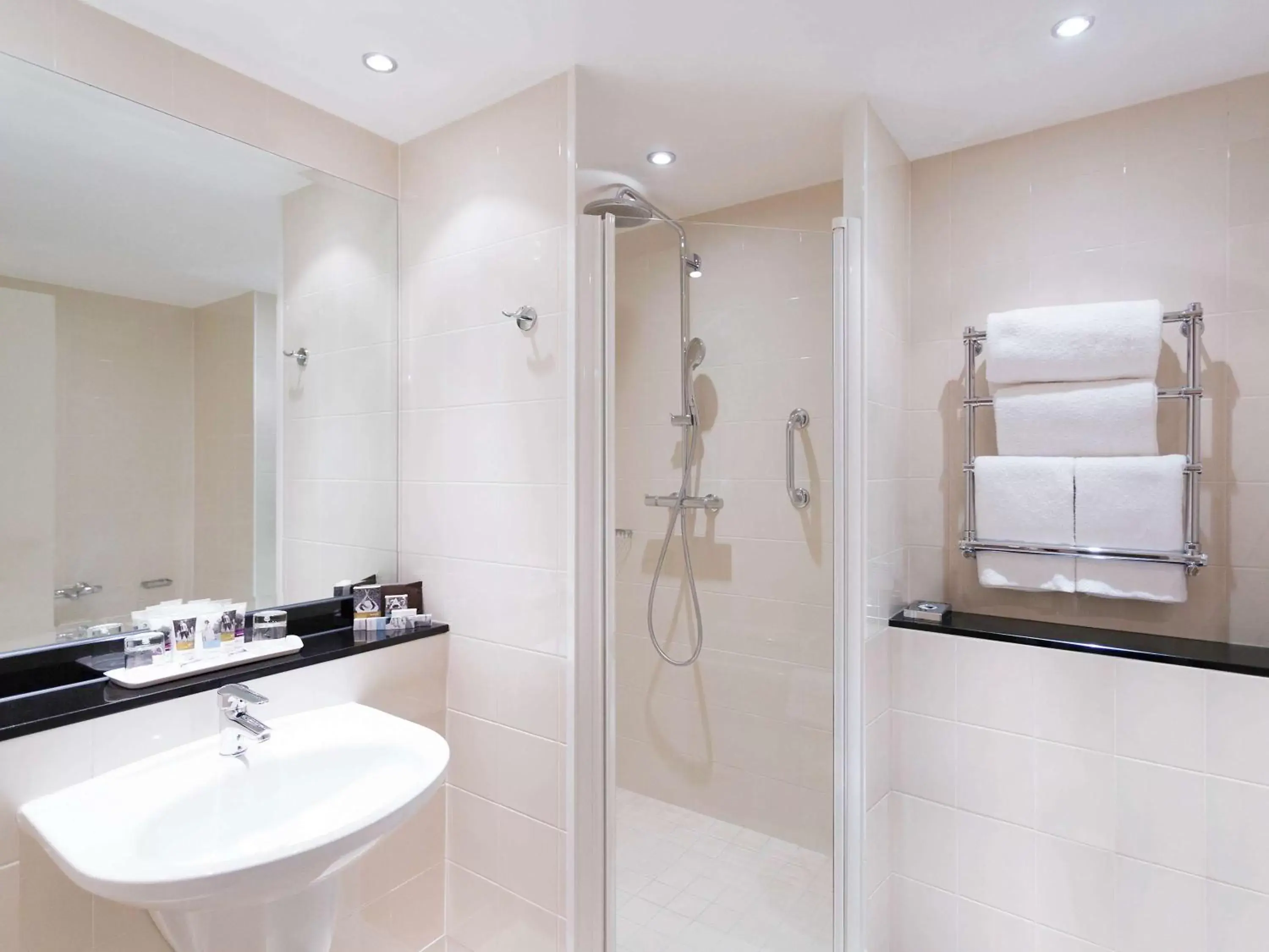 Photo of the whole room, Bathroom in Mercure Sheffield St Paul's Hotel & Spa