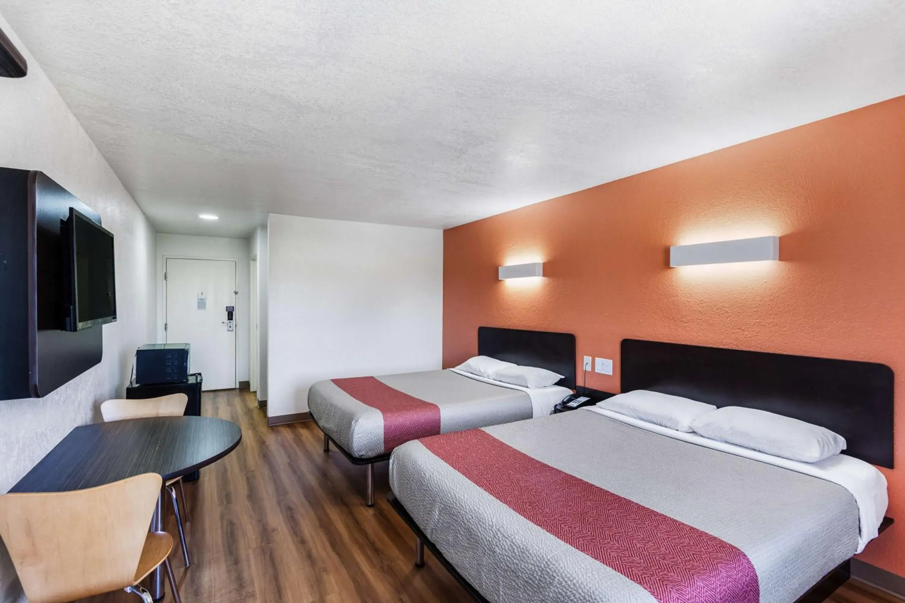 TV and multimedia, Bed in Motel 6-Bedford, TX - Fort Worth