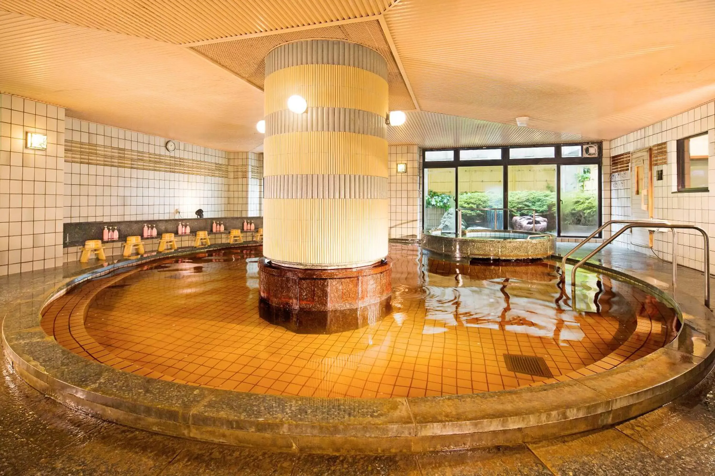 Hot Spring Bath, Swimming Pool in Kanazawa Hakuchoro Hotel Sanraku