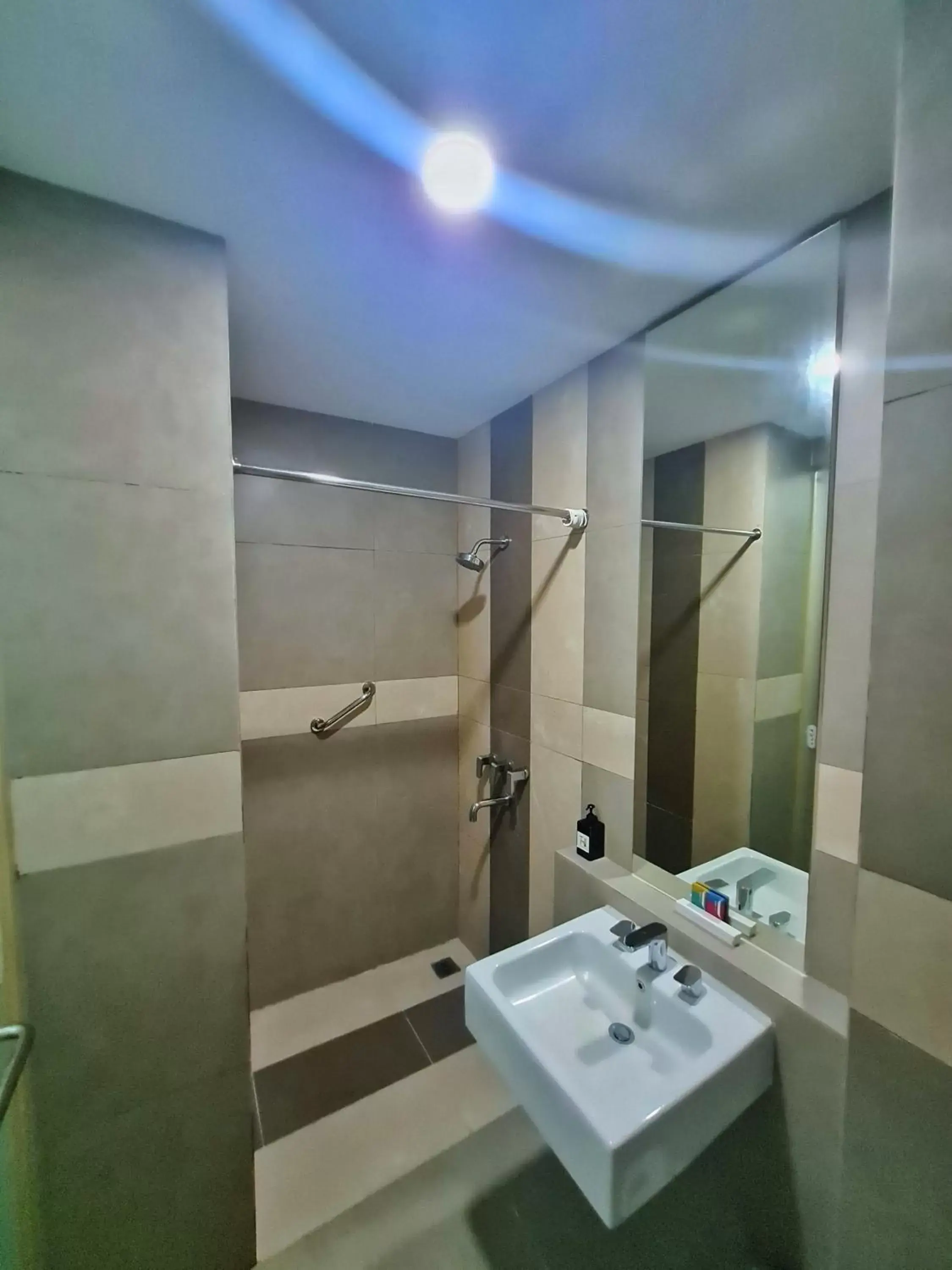 Bathroom in Terraz Tree Hotel Jakarta