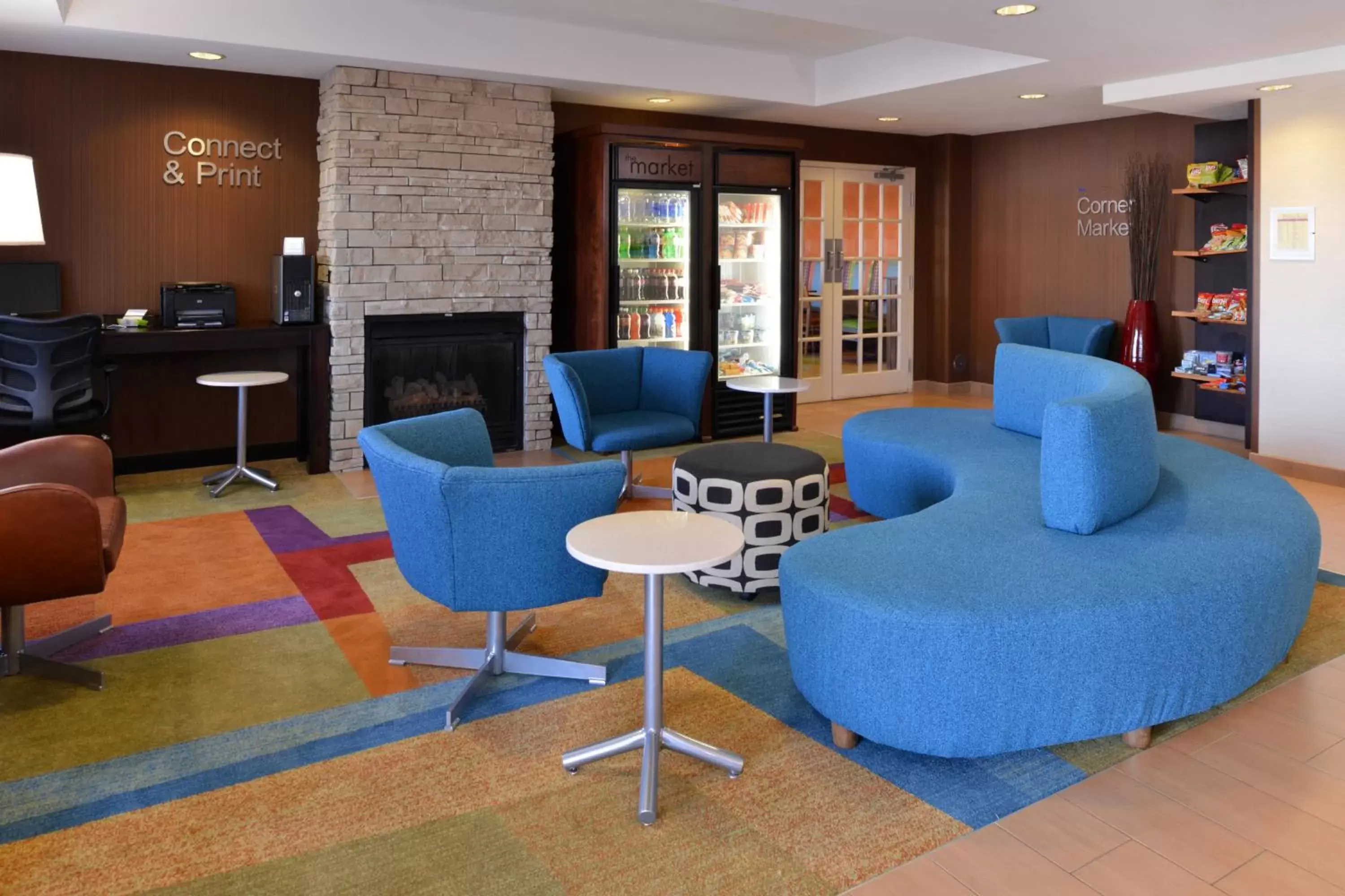 Lobby or reception, Lounge/Bar in Fairfield Inn and Suites by Marriott Dayton Troy