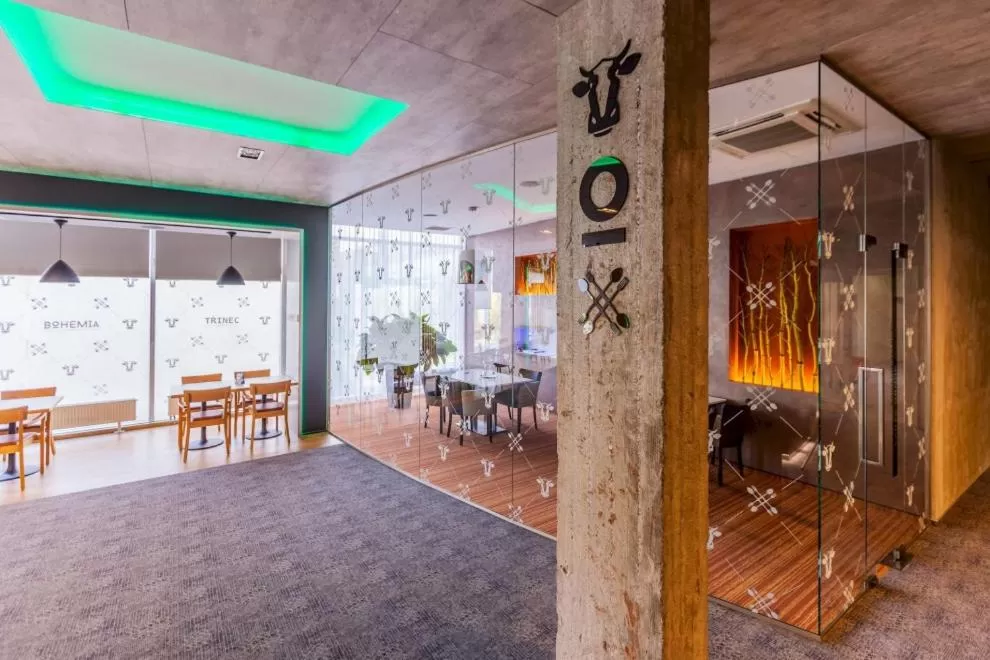 Restaurant/Places to Eat in STEELHOUSE Hotel