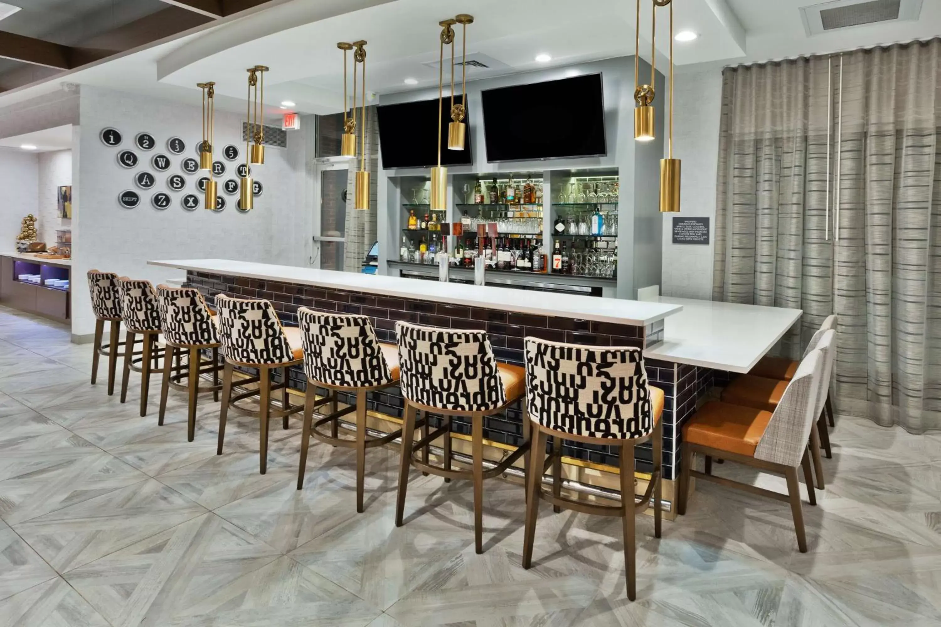 Restaurant/places to eat, Lounge/Bar in Doubletree By Hilton Dothan, Al