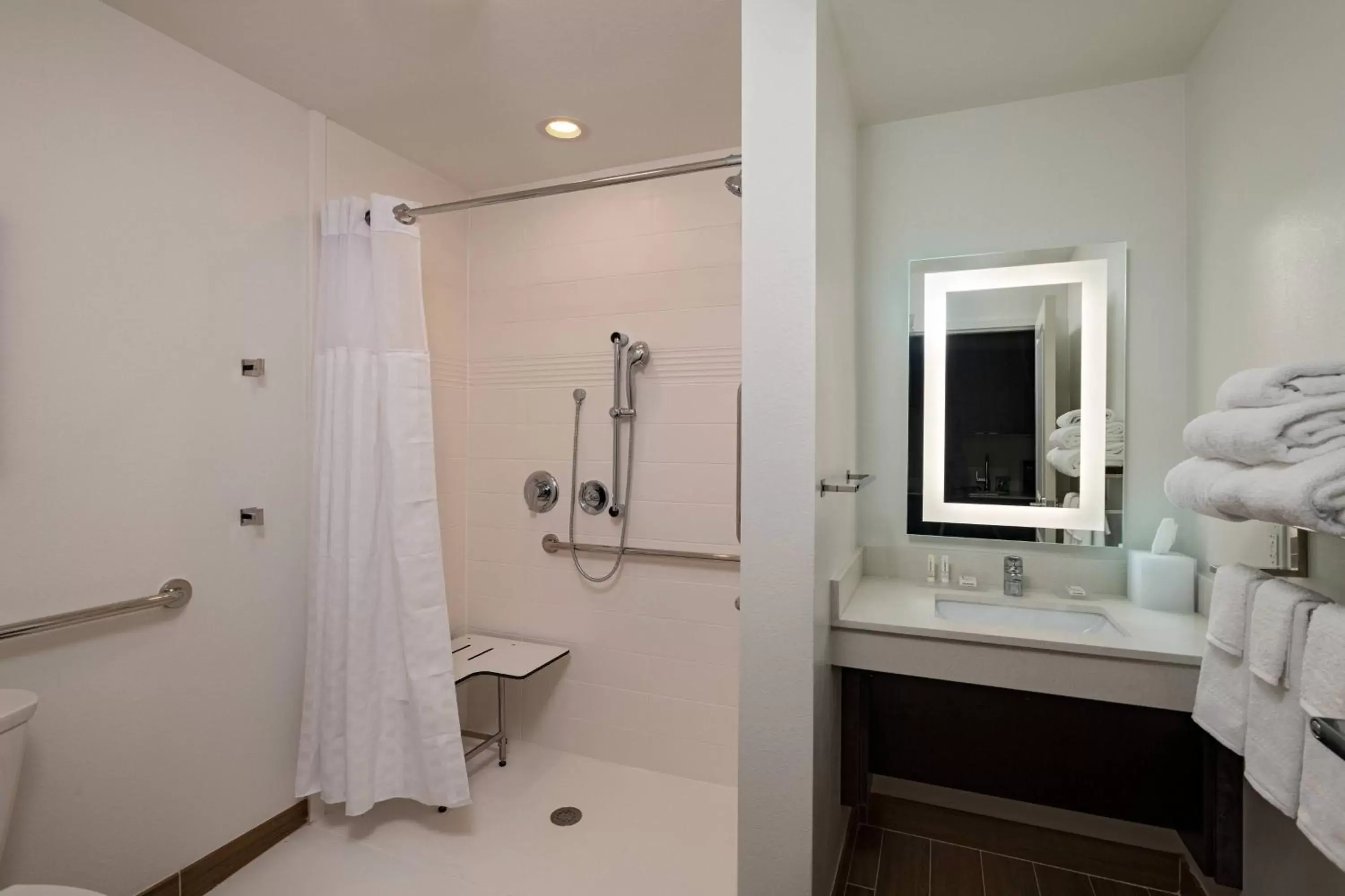 Bathroom in TownePlace Suites San Antonio Northwest at The RIM