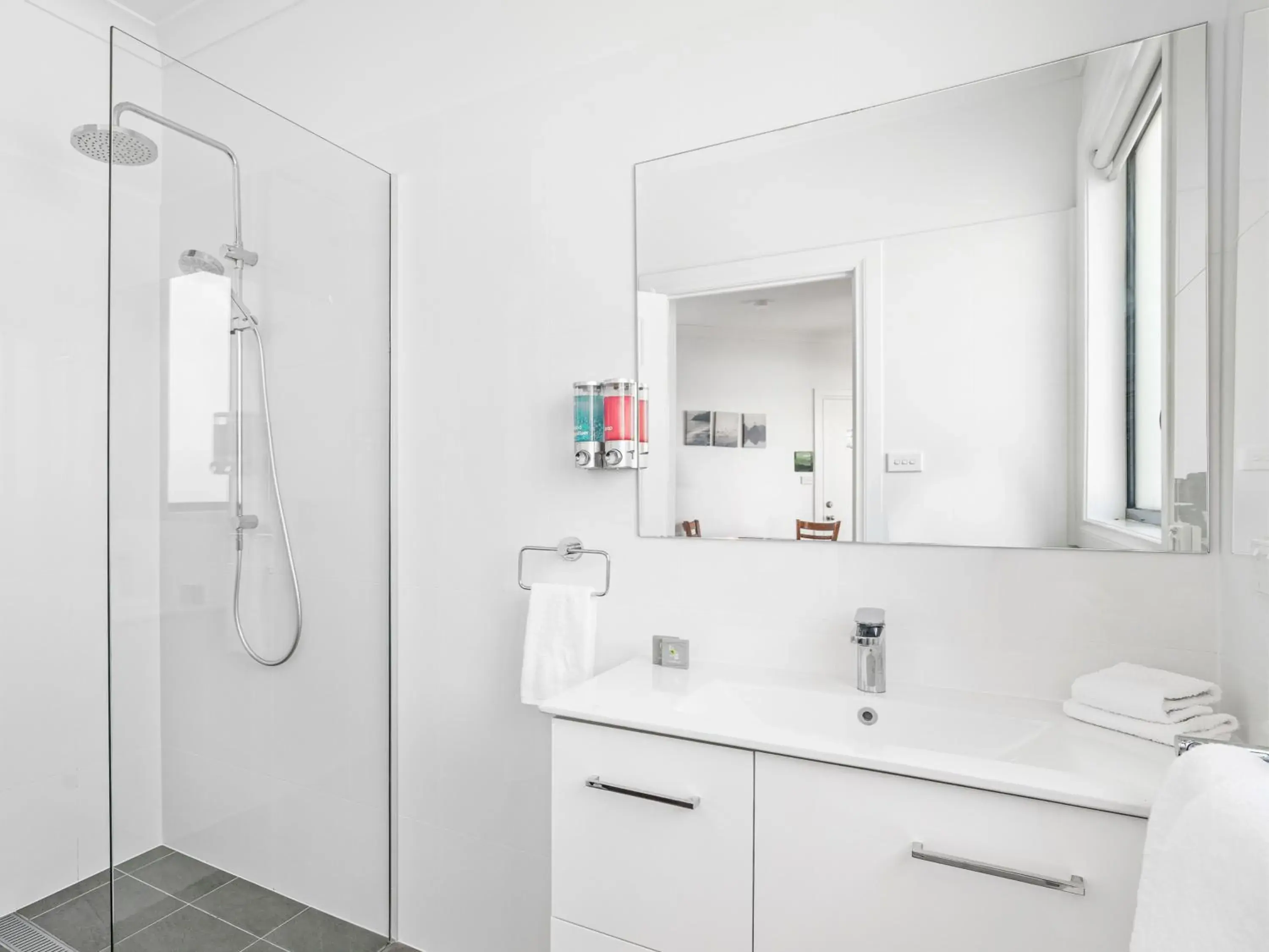 Two Bedroom Spa King and Queen in Leisure Inn Pokolbin Hill Two Bedroom Spa King and Queen in Leisure Inn Pokolbin Hill