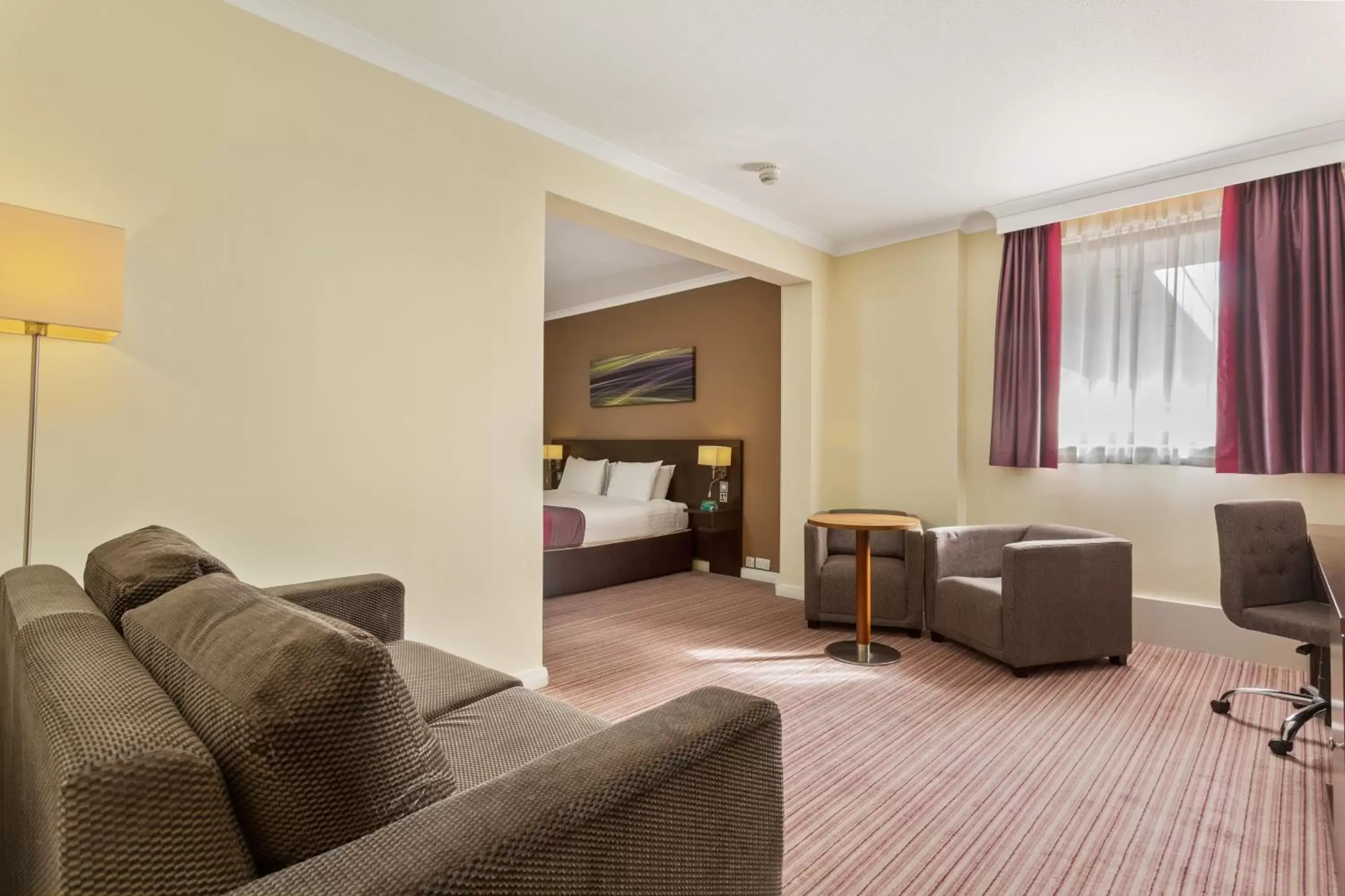 Seating area, Lounge/Bar in Holiday Inn Leamington Spa - Warwick, an IHG Hotel