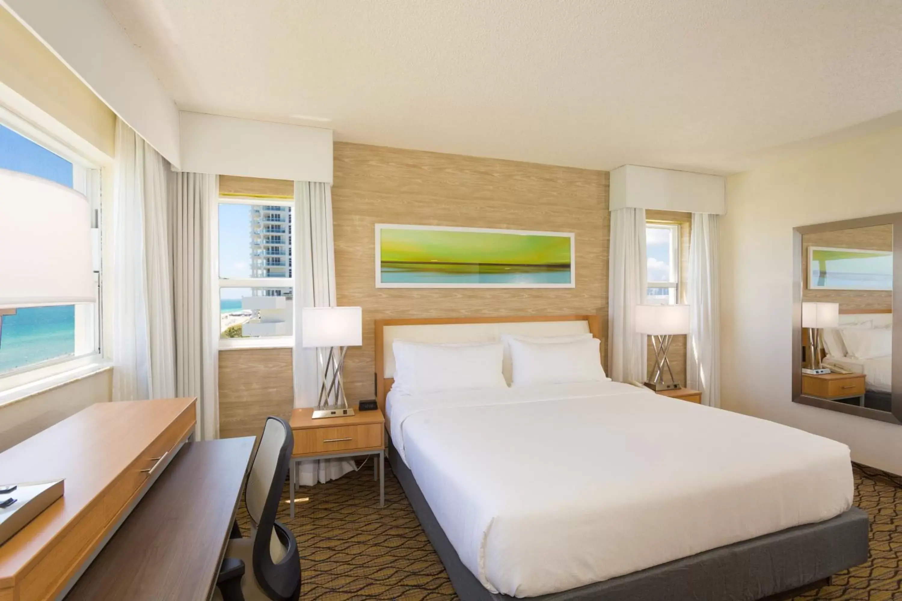 Bedroom, Bed in Holiday Inn Miami Beach-Oceanfront, an IHG Hotel