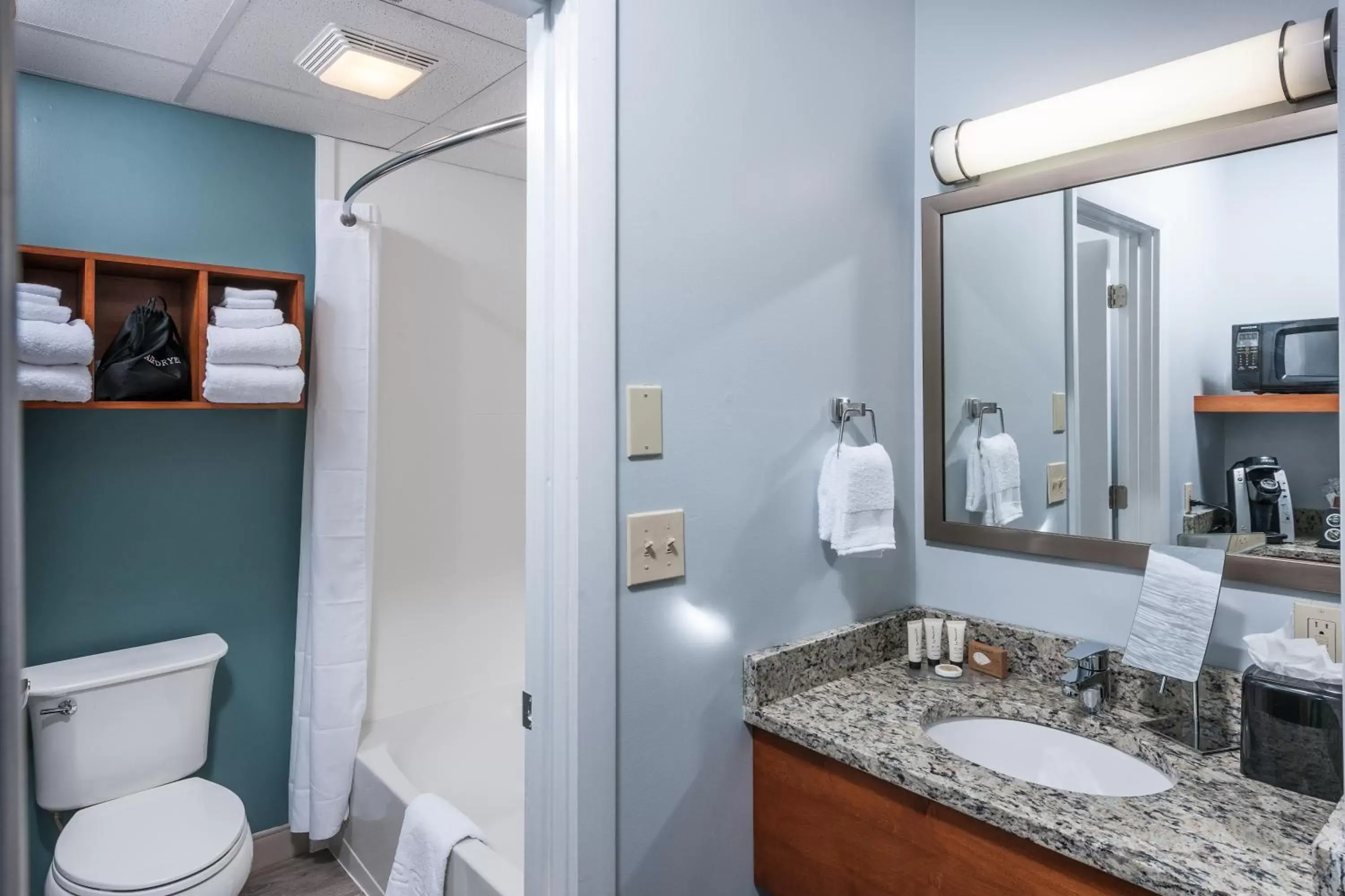 Bathroom in Rockland Harbor Hotel