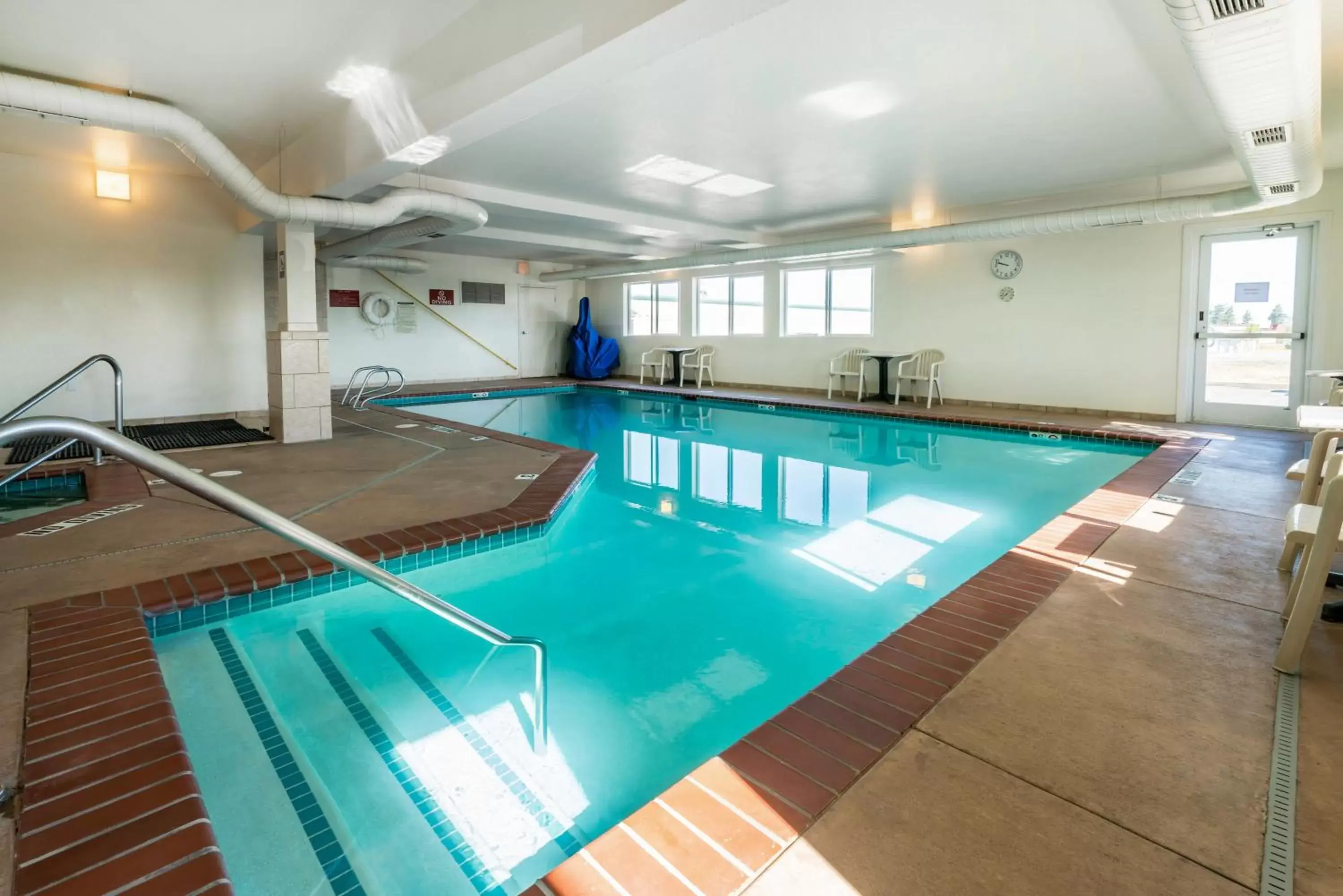 Swimming Pool in Quality Inn & Suites Sequim at Olympic National Park