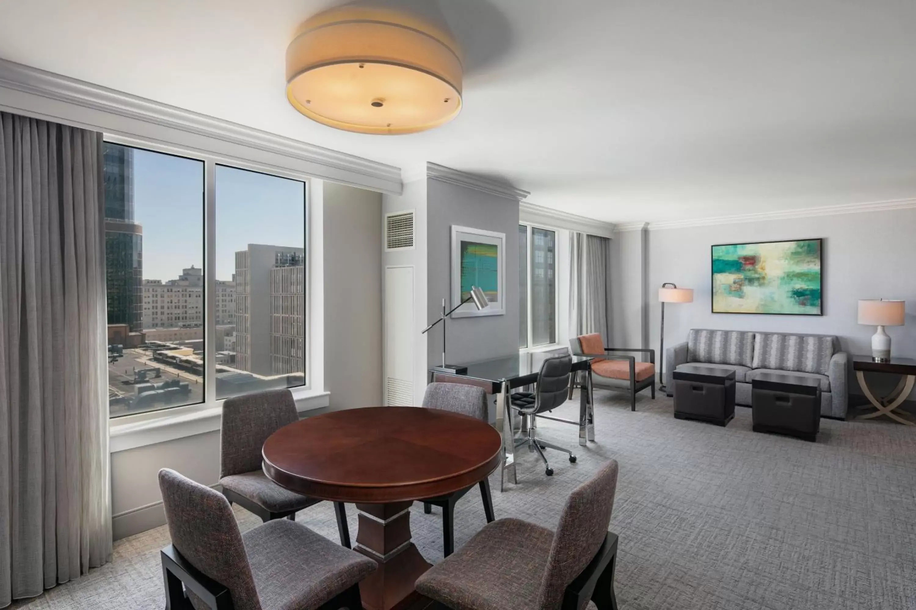 Living room, Dining Area in Philadelphia Marriott Downtown