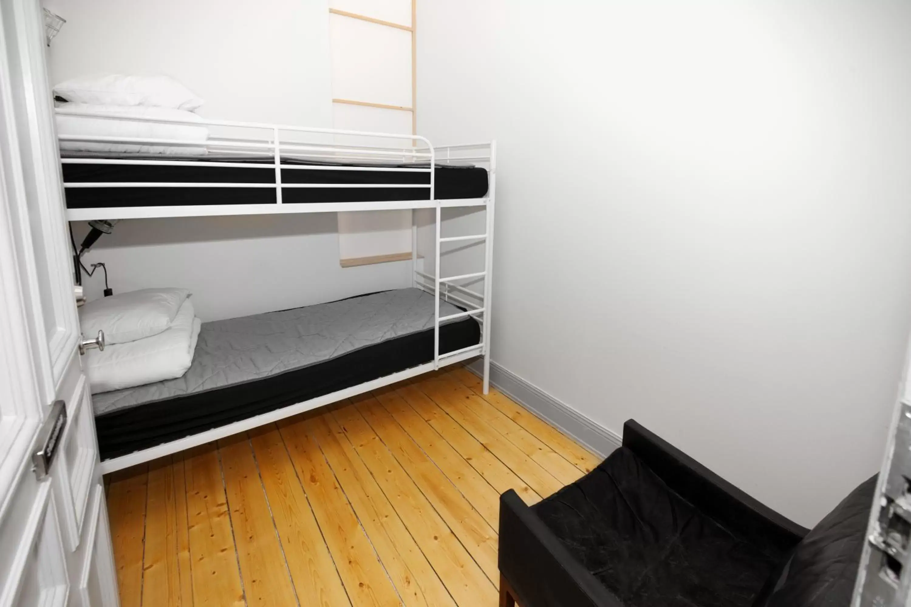 Photo of the whole room, Bunk Bed in City Backpackers Hostel