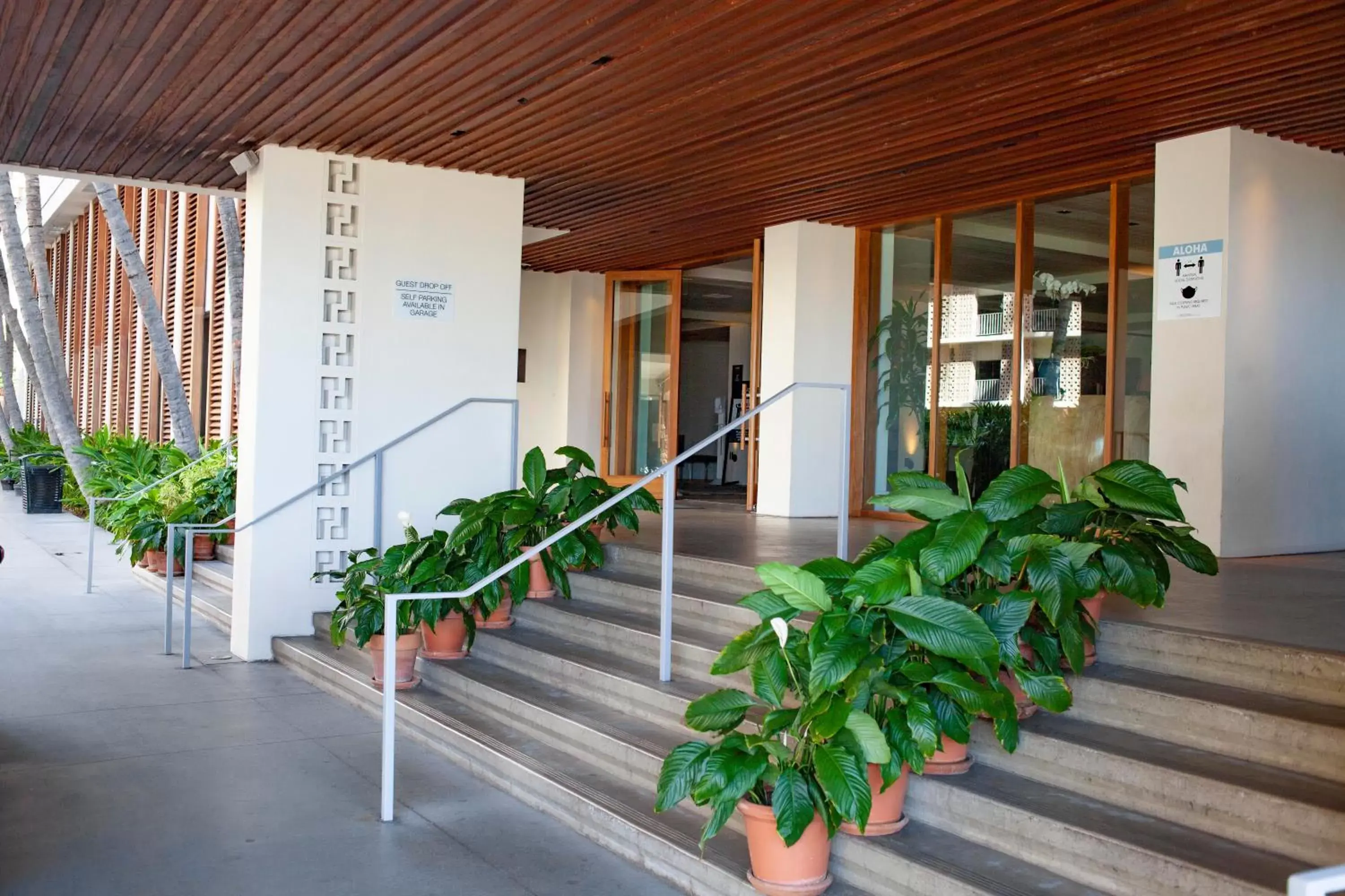 Facade/entrance in Hilton Vacation Club The Modern Honolulu