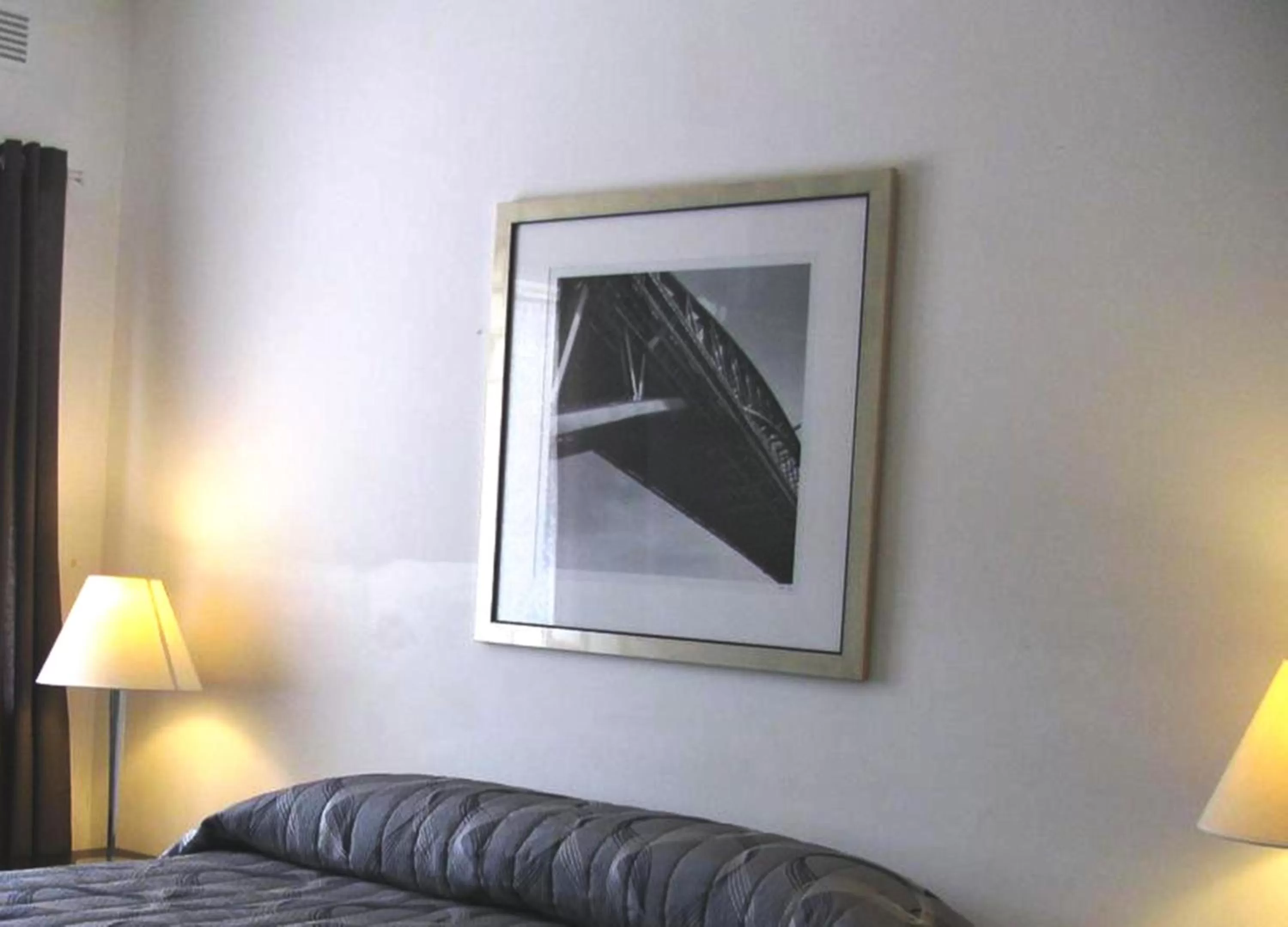 Bed in The Wayfarer Motel