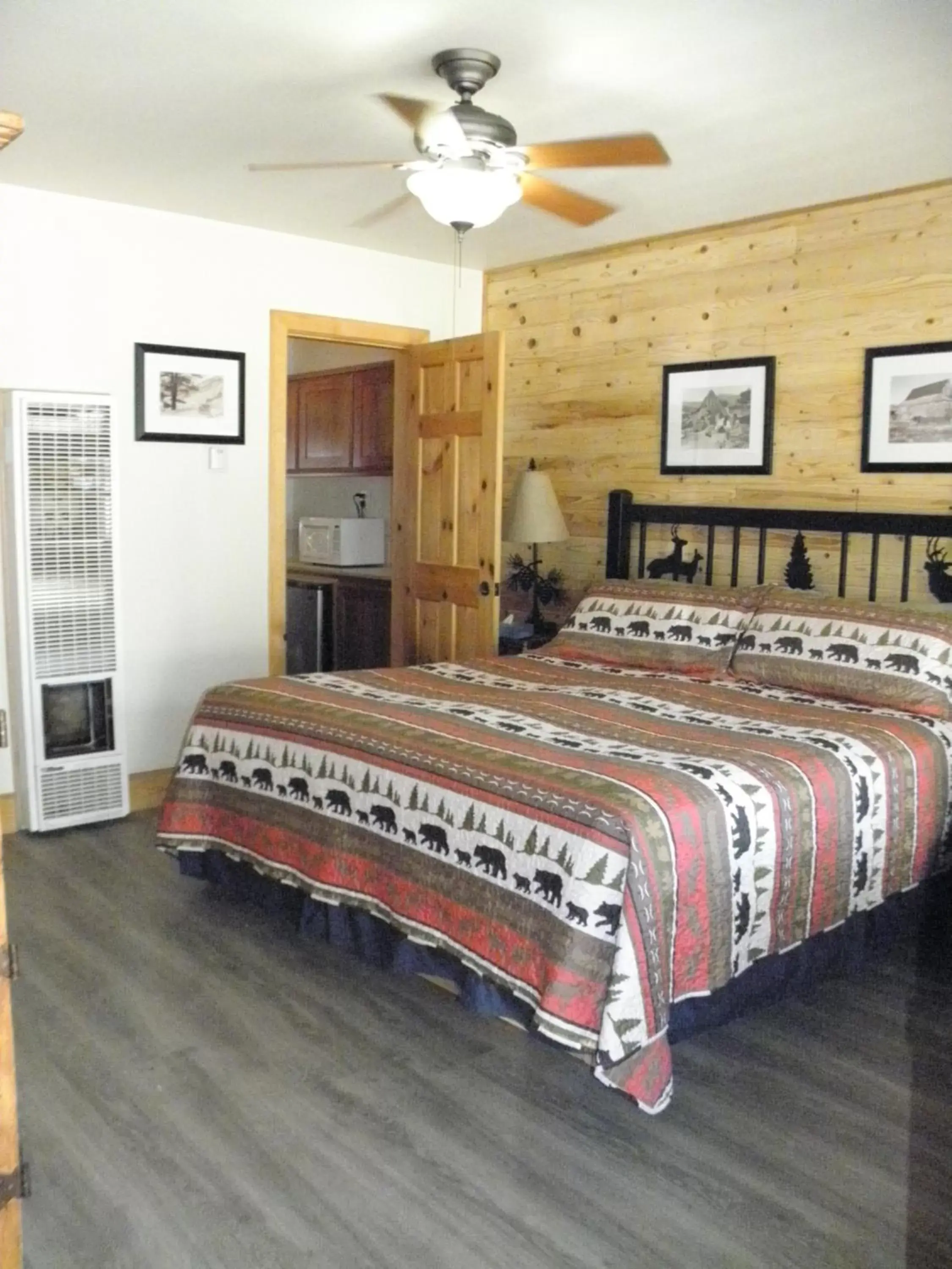 Bed in CREEKSIDE LODGE