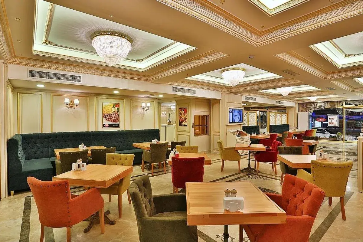 Restaurant/Places to Eat in Hotel Emirhan Palace