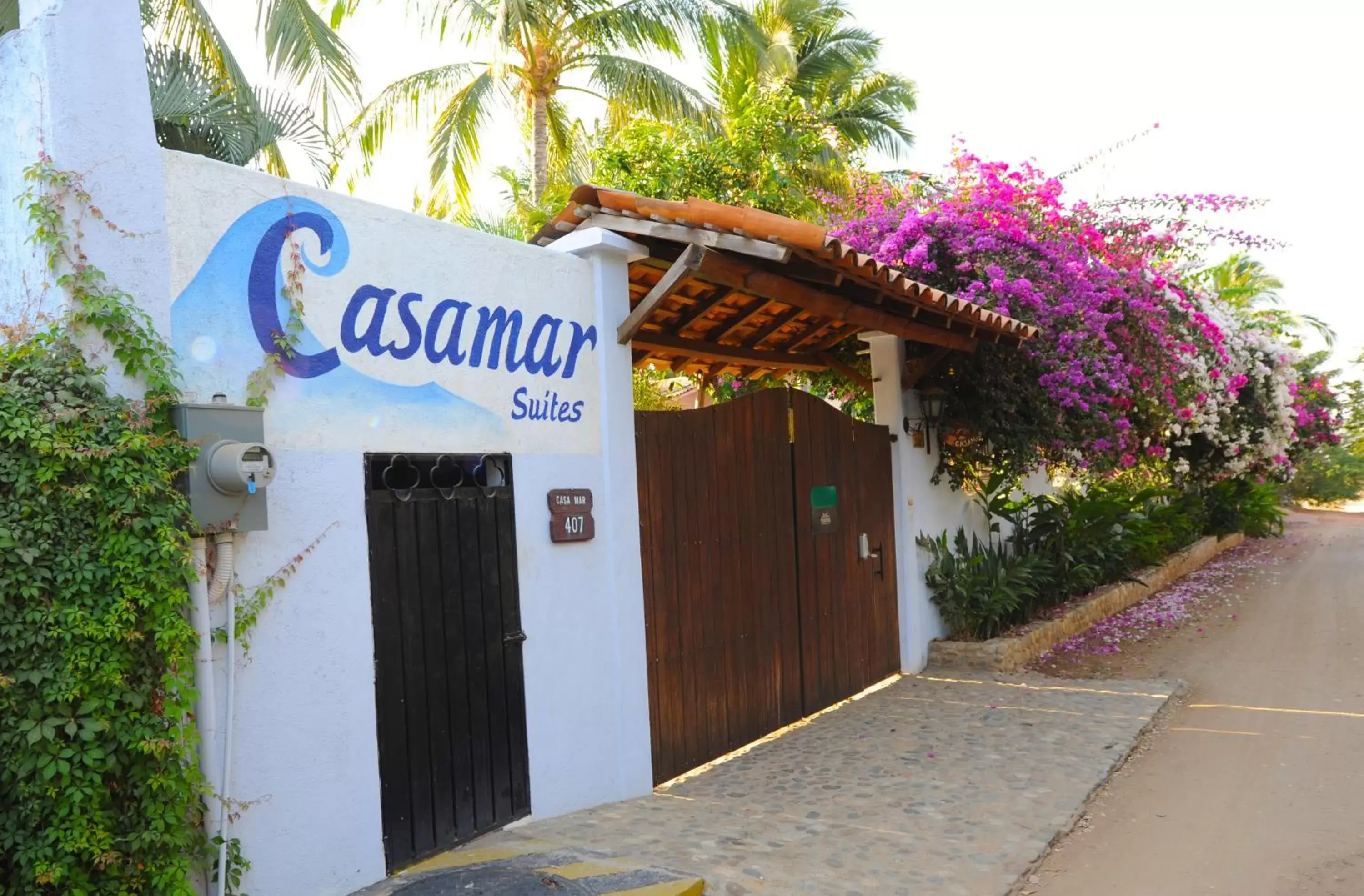 Facade/entrance in Hotel Casamar Suites