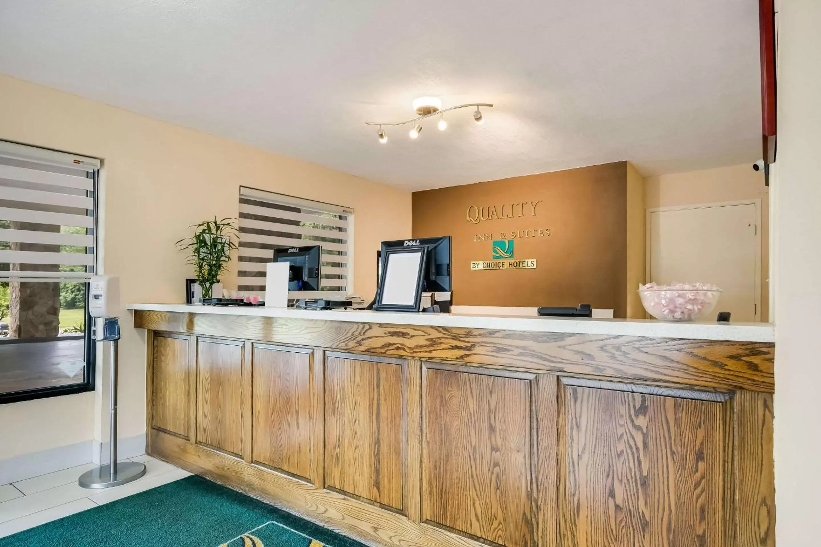 Lobby or reception, Lobby/Reception in Quality Inn & Suites Mount Chalet