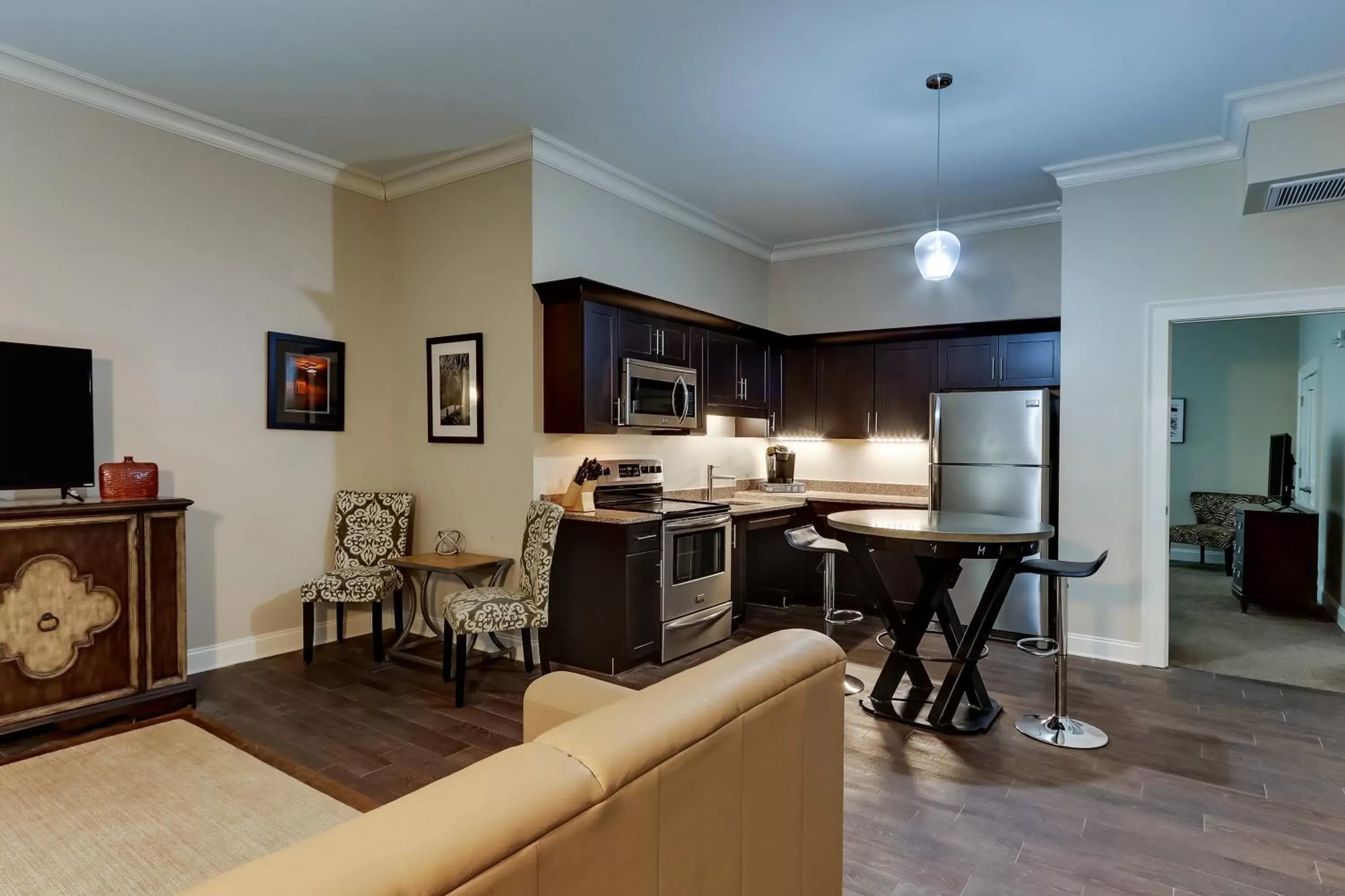 Seating area, Kitchen/Kitchenette in The Mantissa Hotel