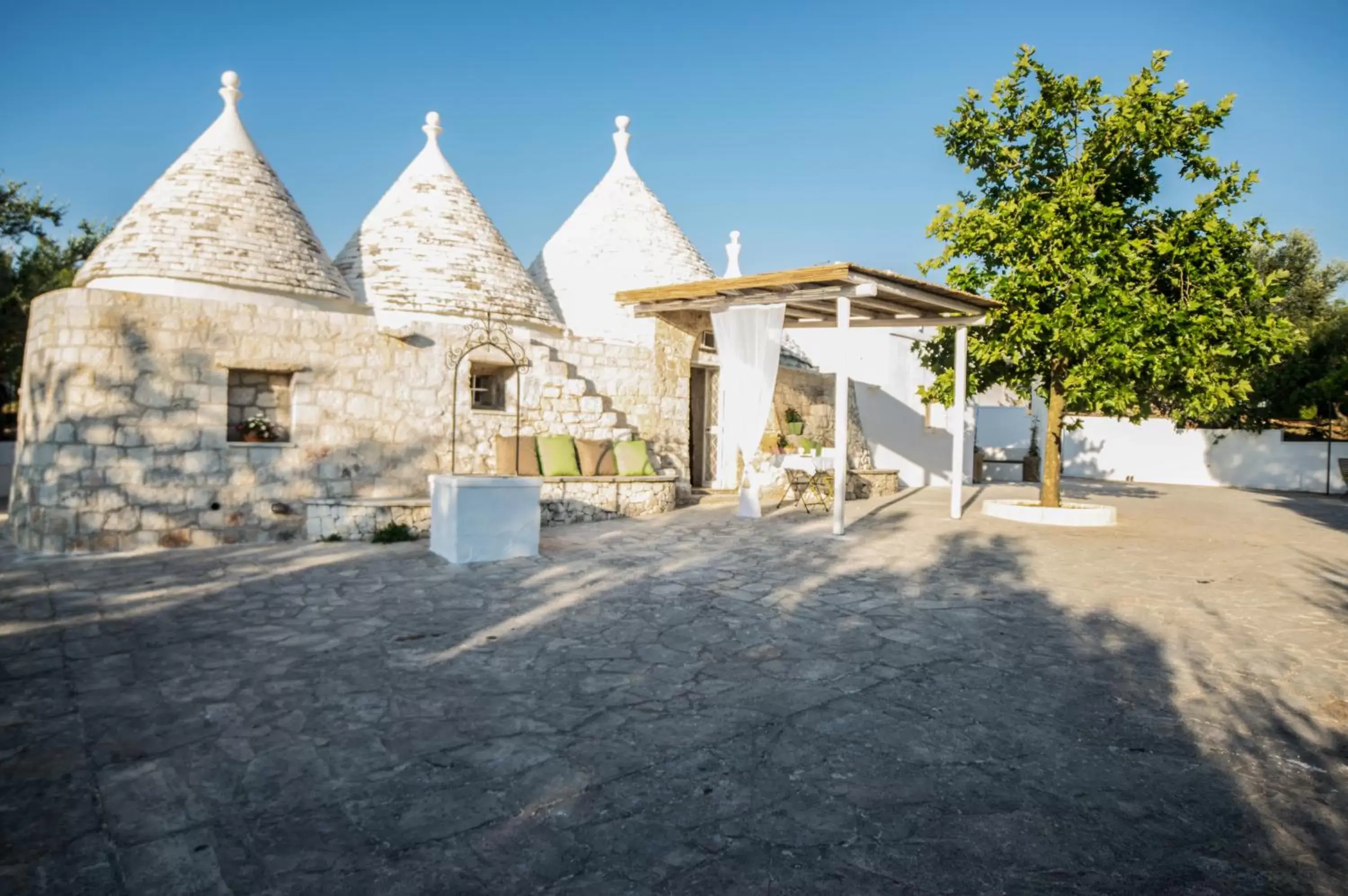 Patio, Property Building in Relais Trulli Le Icone