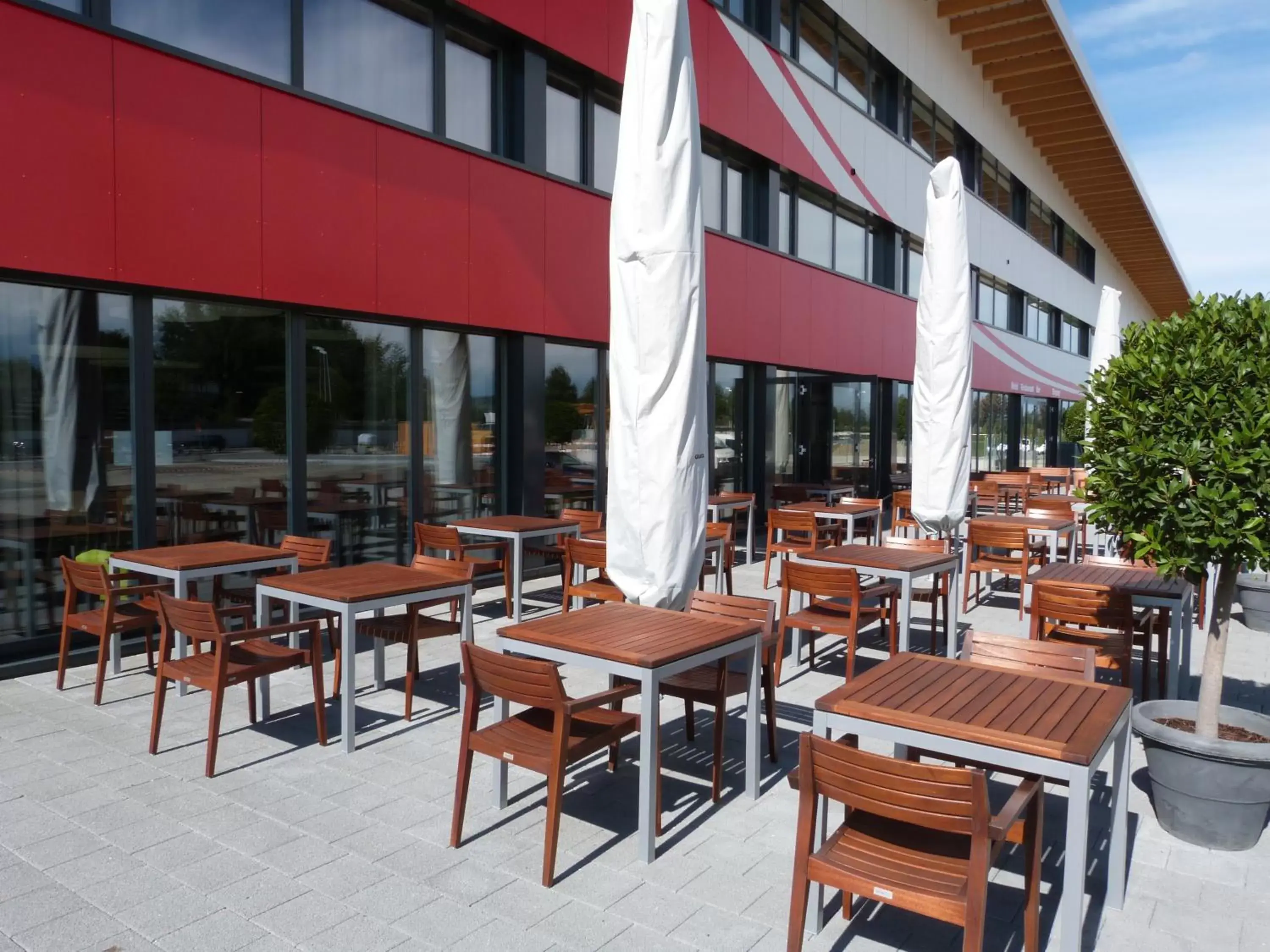 Restaurant/Places to Eat in Hotel Tissot Velodrome