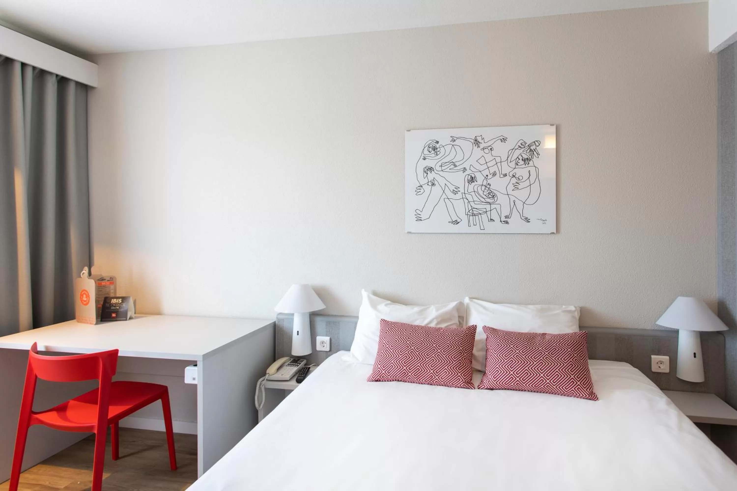 Bed in Ibis Valencia Alfafar