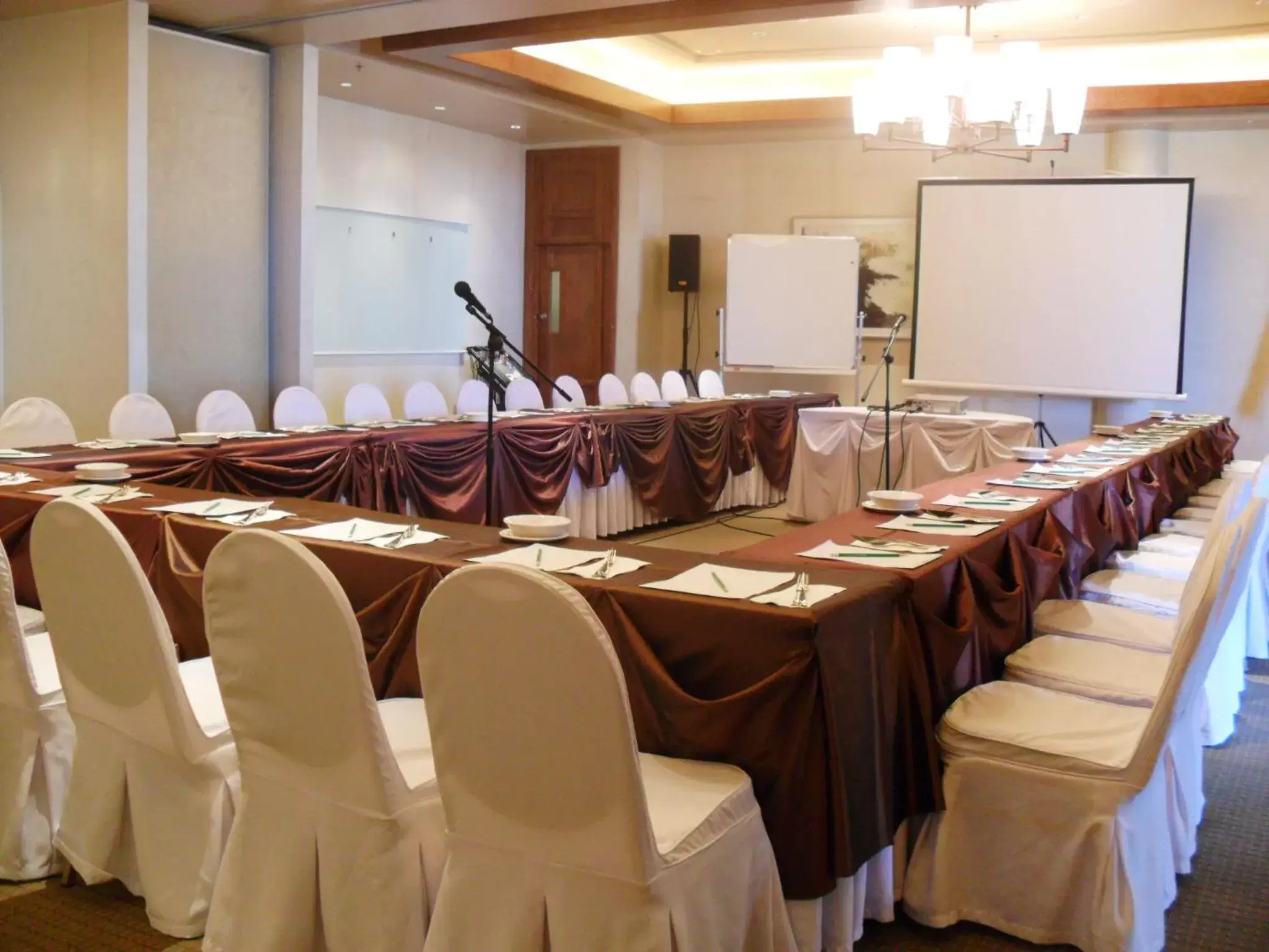 Banquet/Function facilities, Business Area/Conference Room in Timberland Highlands Resort