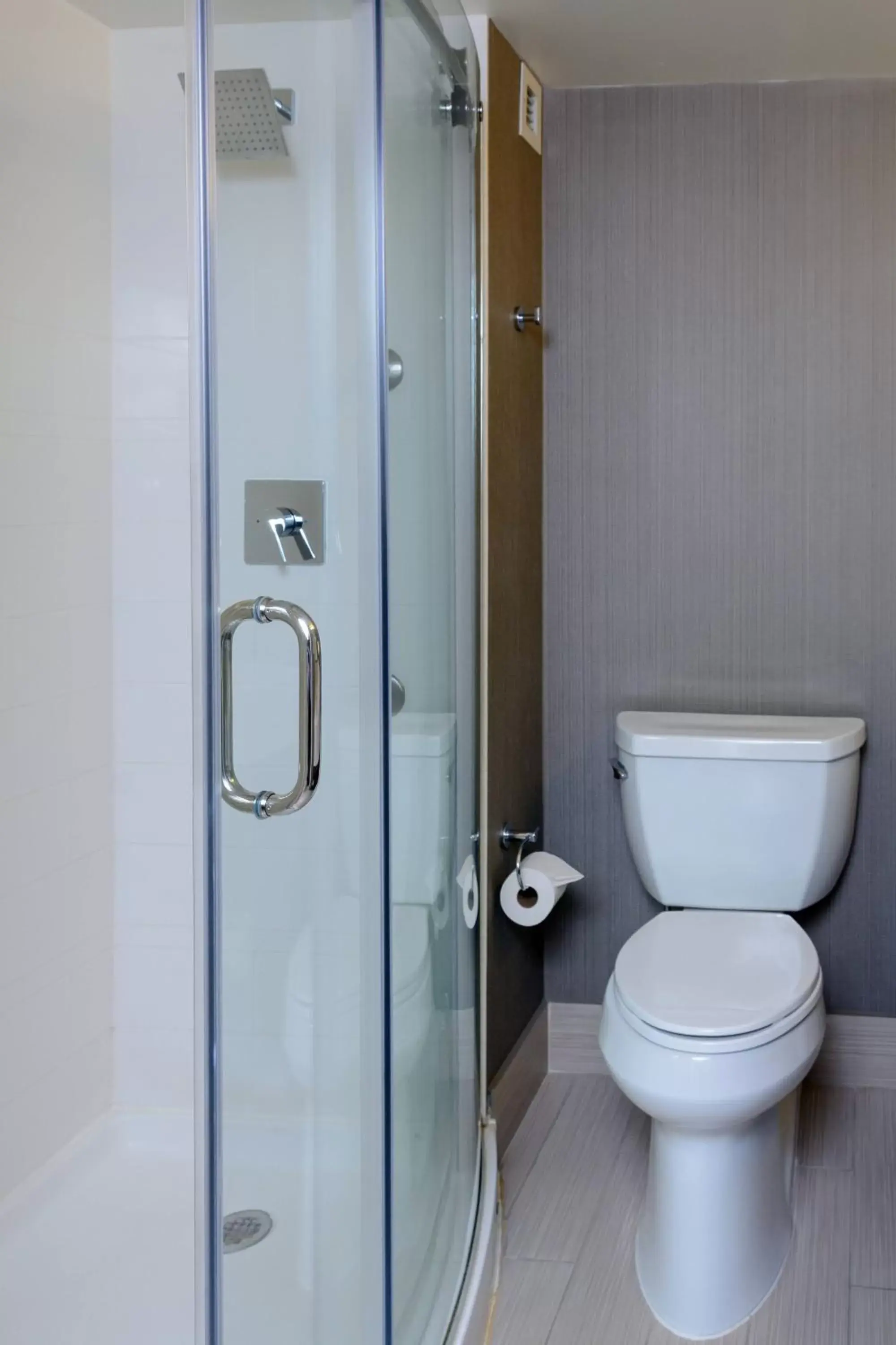 Bathroom in Courtyard by Marriott Toronto Northeast/Markham