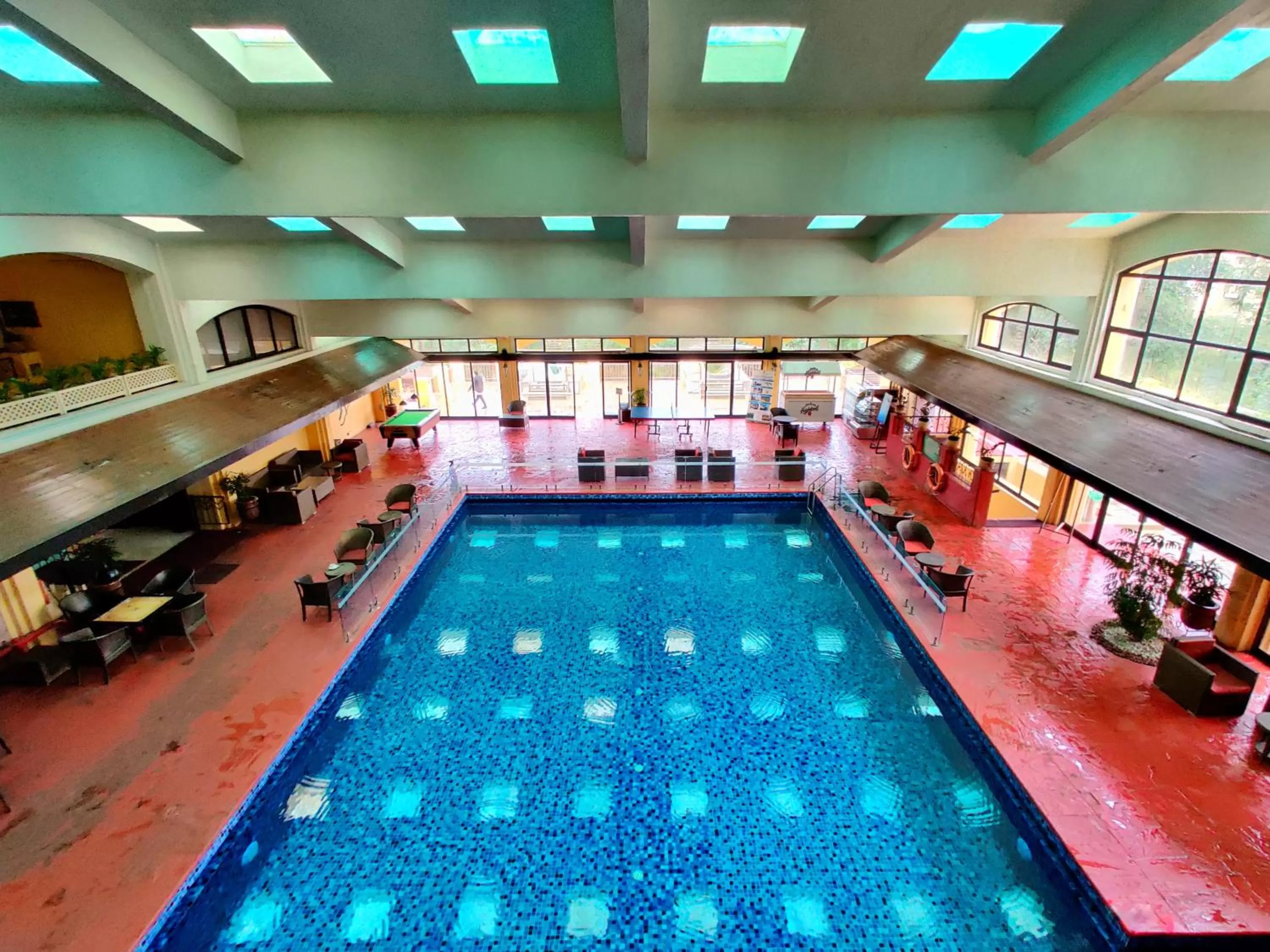 Swimming pool in Fariyas Resort Lonavala