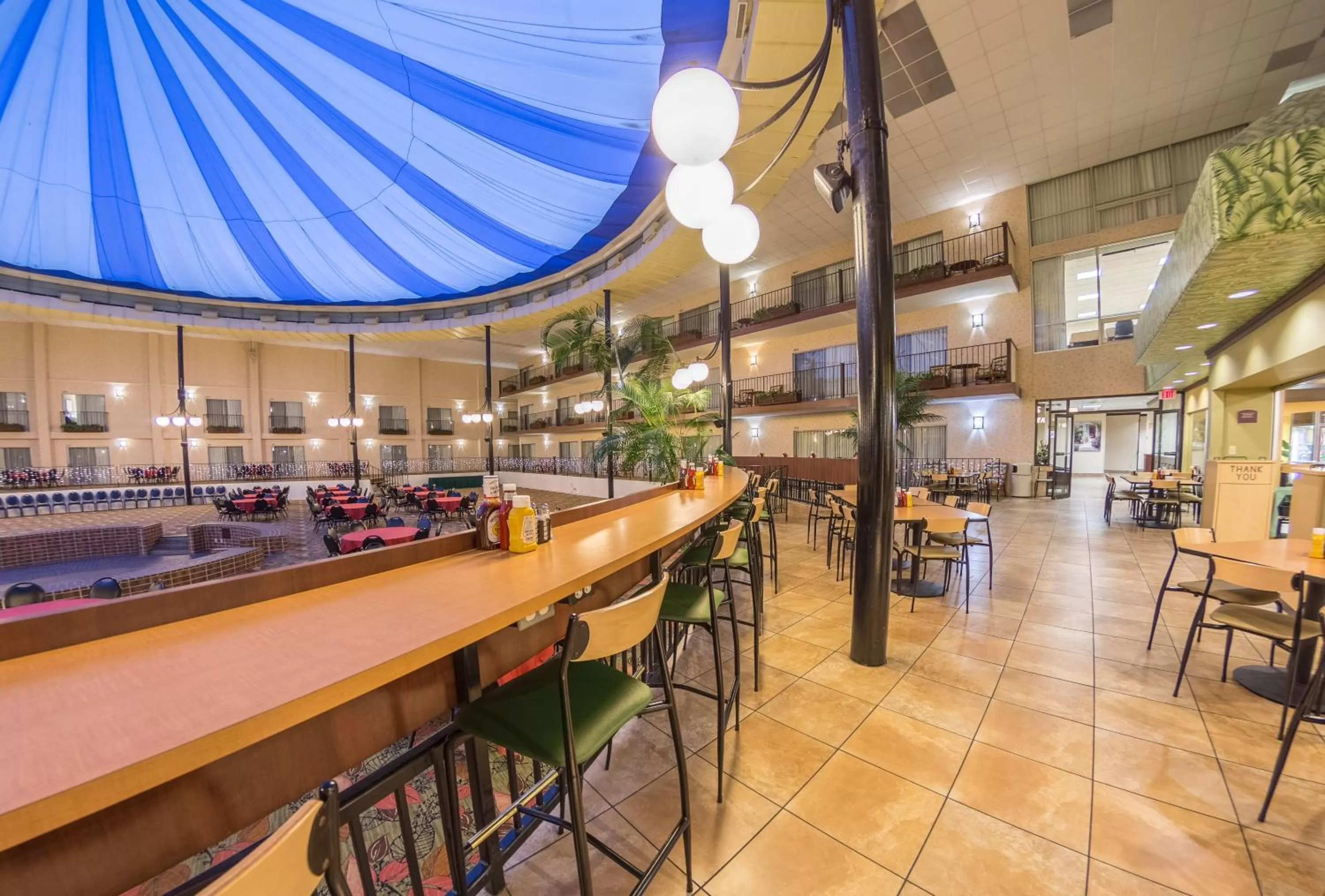 Restaurant/places to eat in Holiday Inn Des Moines-Airport Conf Center by IHG