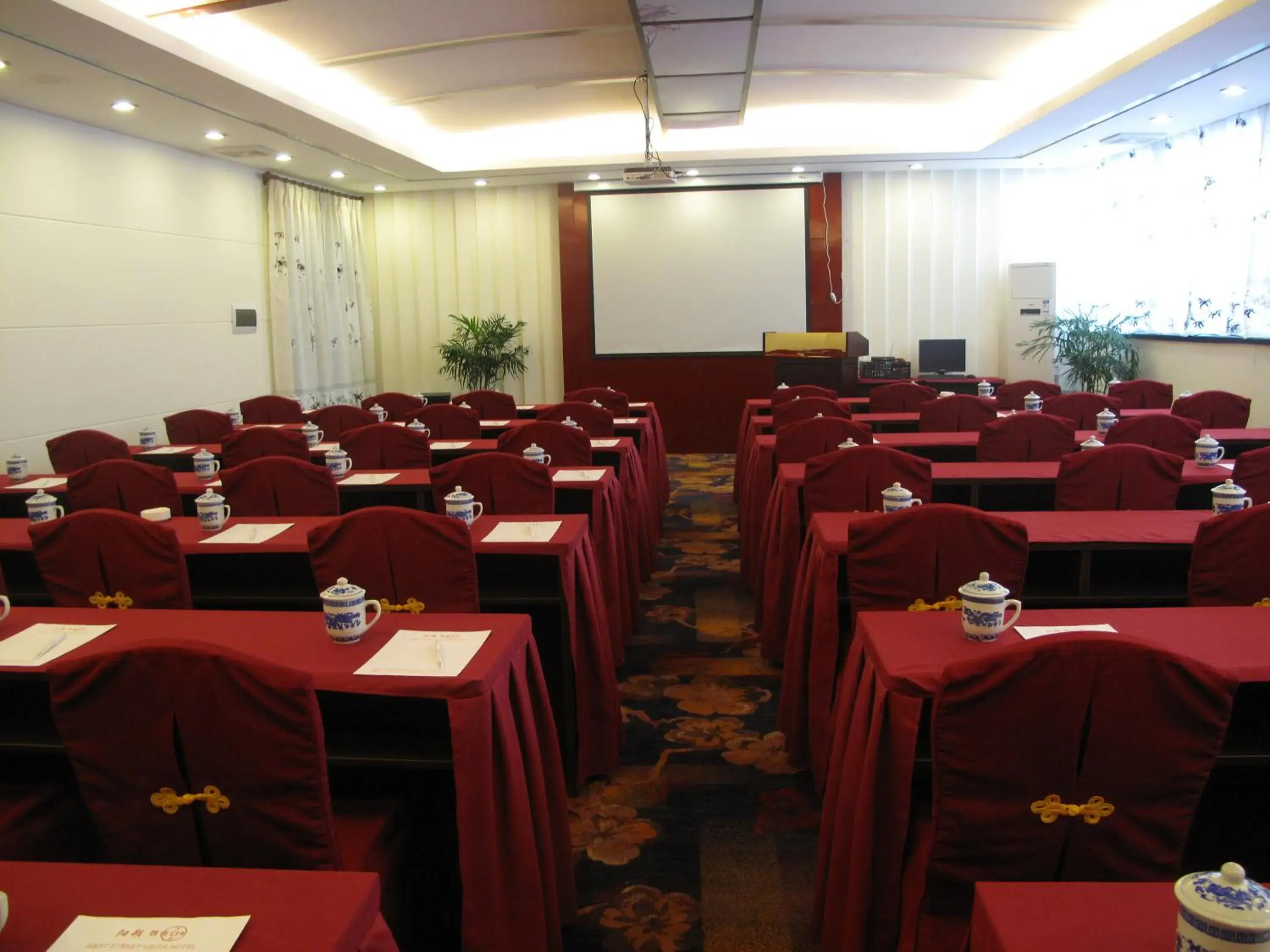 Meeting/conference room in Yangshuo West Street Vista Hotel