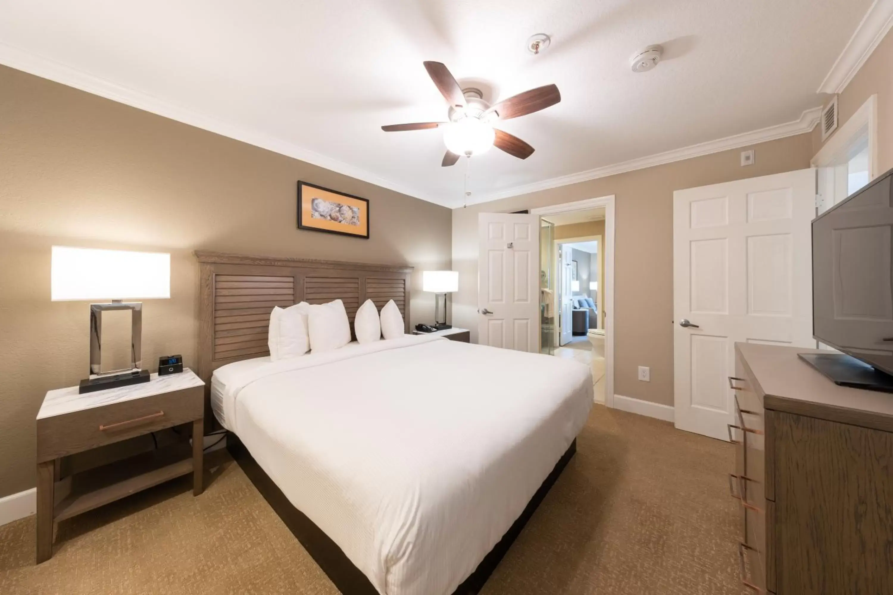 Bedroom, Bed in Carlsbad Inn Beach Resort