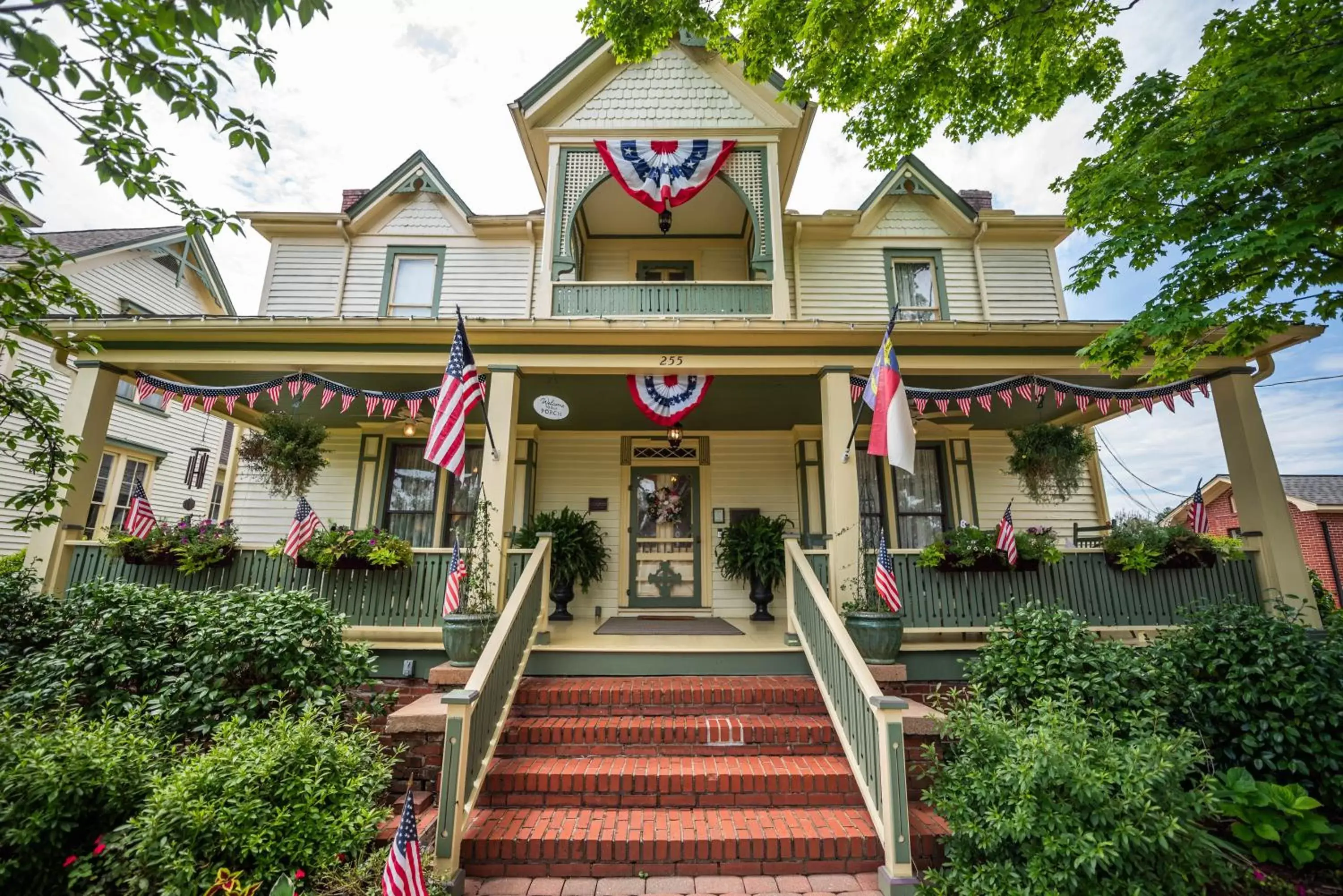 Property building in Carrier Houses Bed & Breakfast