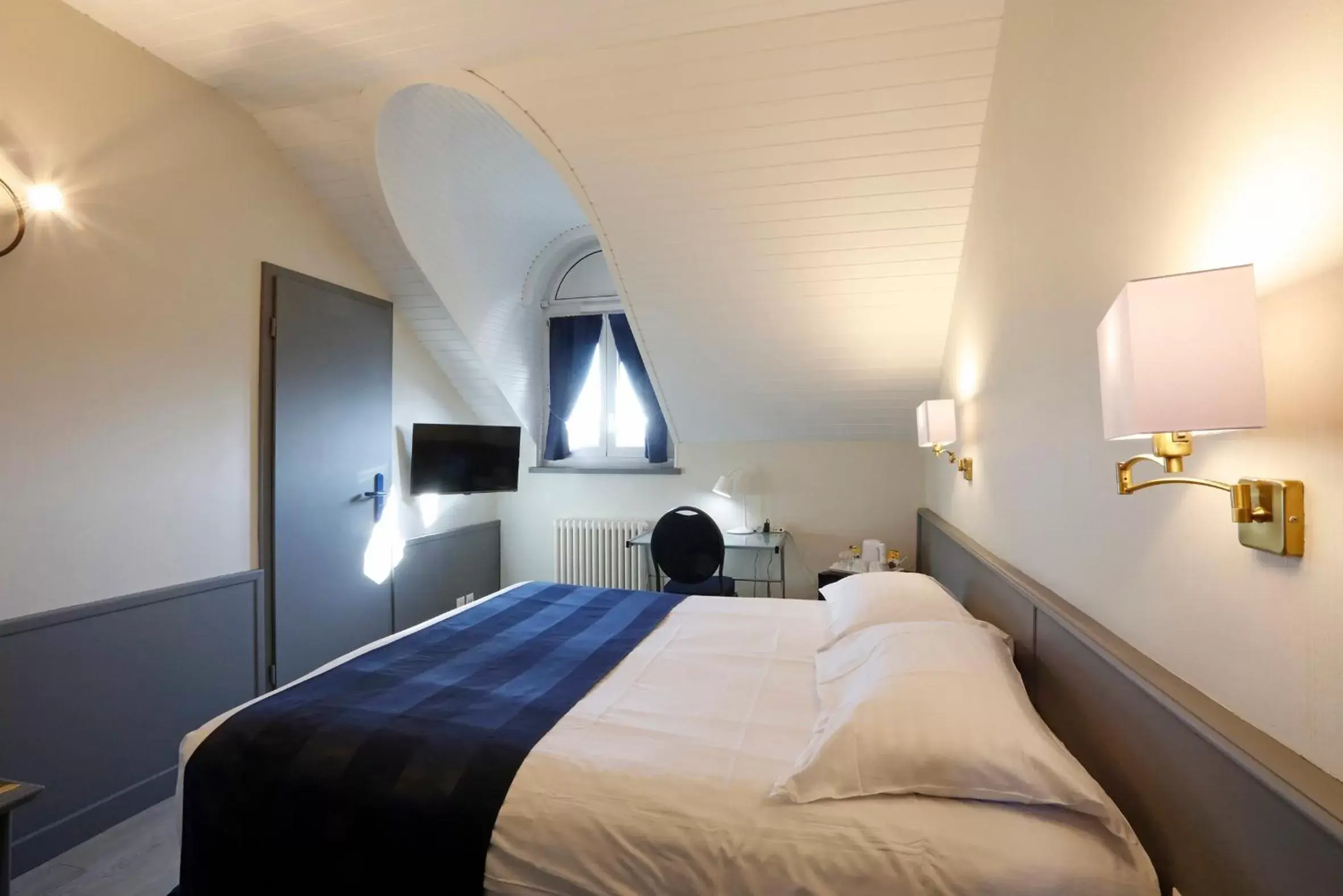 Bed in Hotel Montbrillant Bed in Hotel Montbrillant