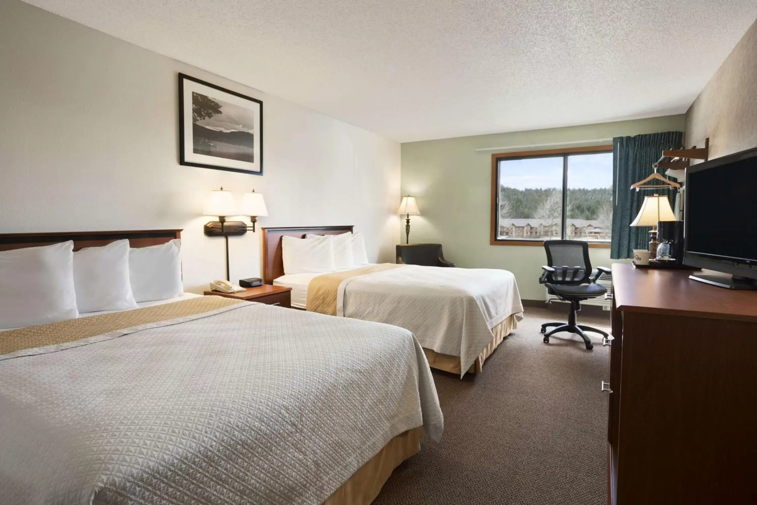 Photo of the whole room, Bed in Days Inn by Wyndham Coeur d'Alene