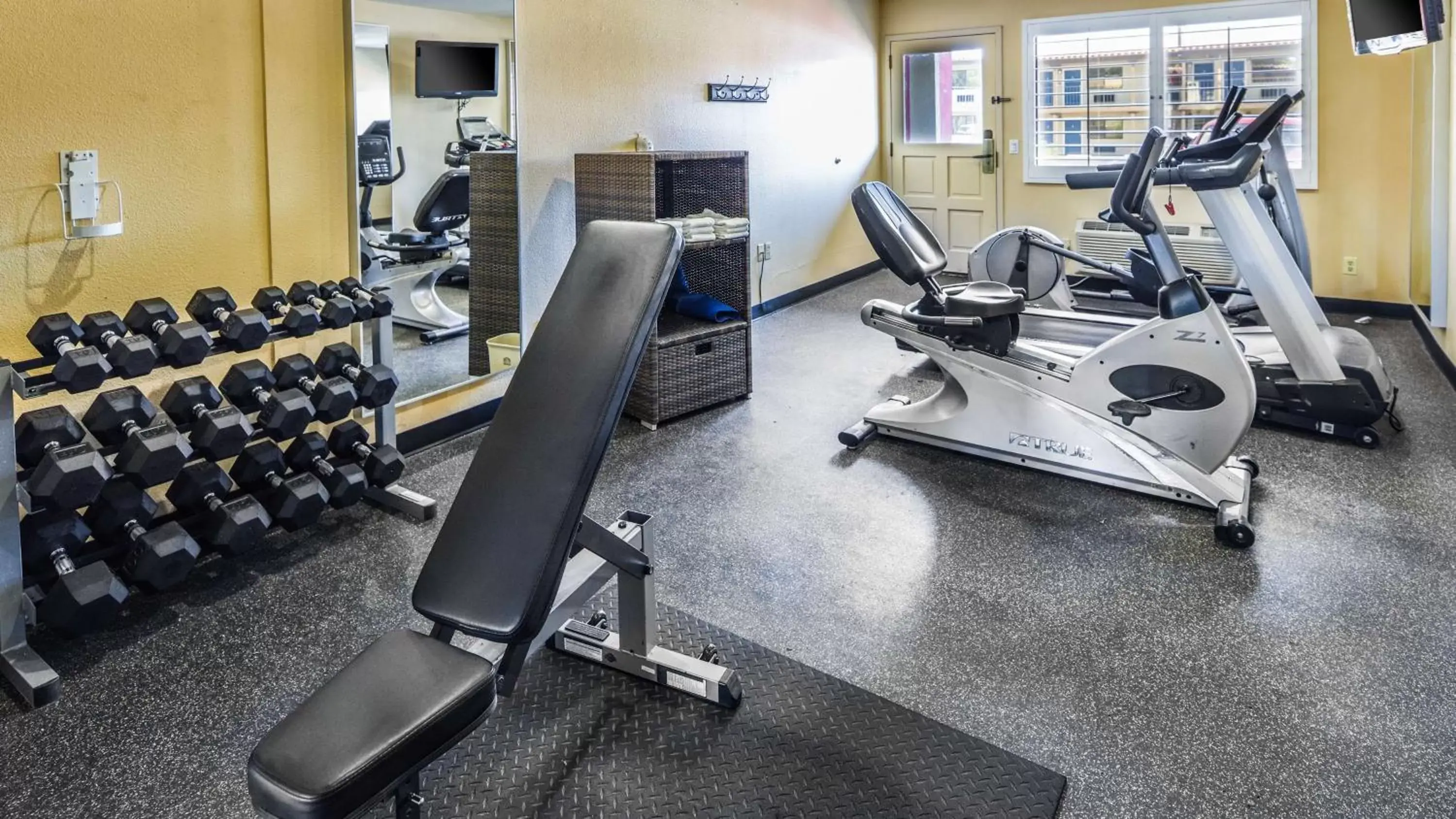 Fitness centre/facilities, Fitness Center/Facilities in Best Western Desert Villa Inn