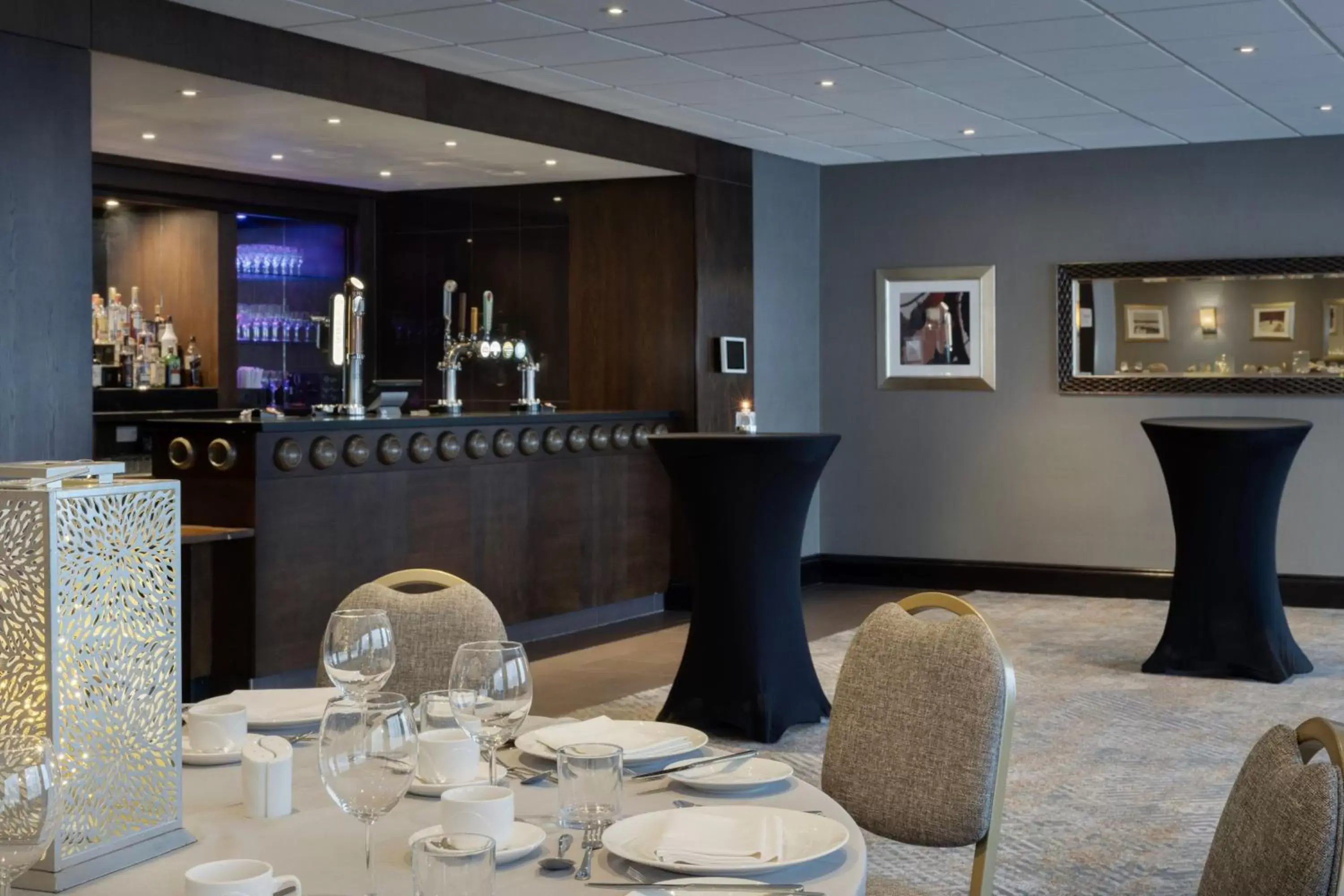 Meeting/conference room, Restaurant/Places to Eat in Delta Hotels by Marriott Edinburgh