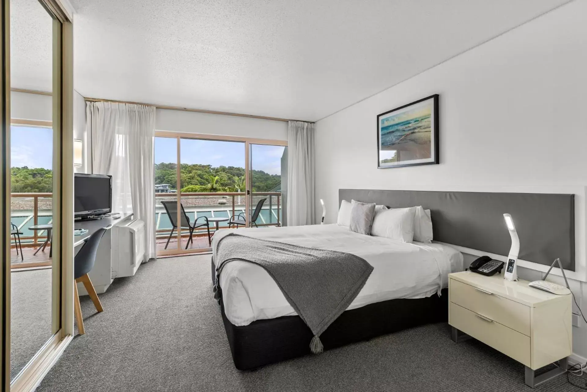 Bedroom, Bed in Pacific Bay Resort