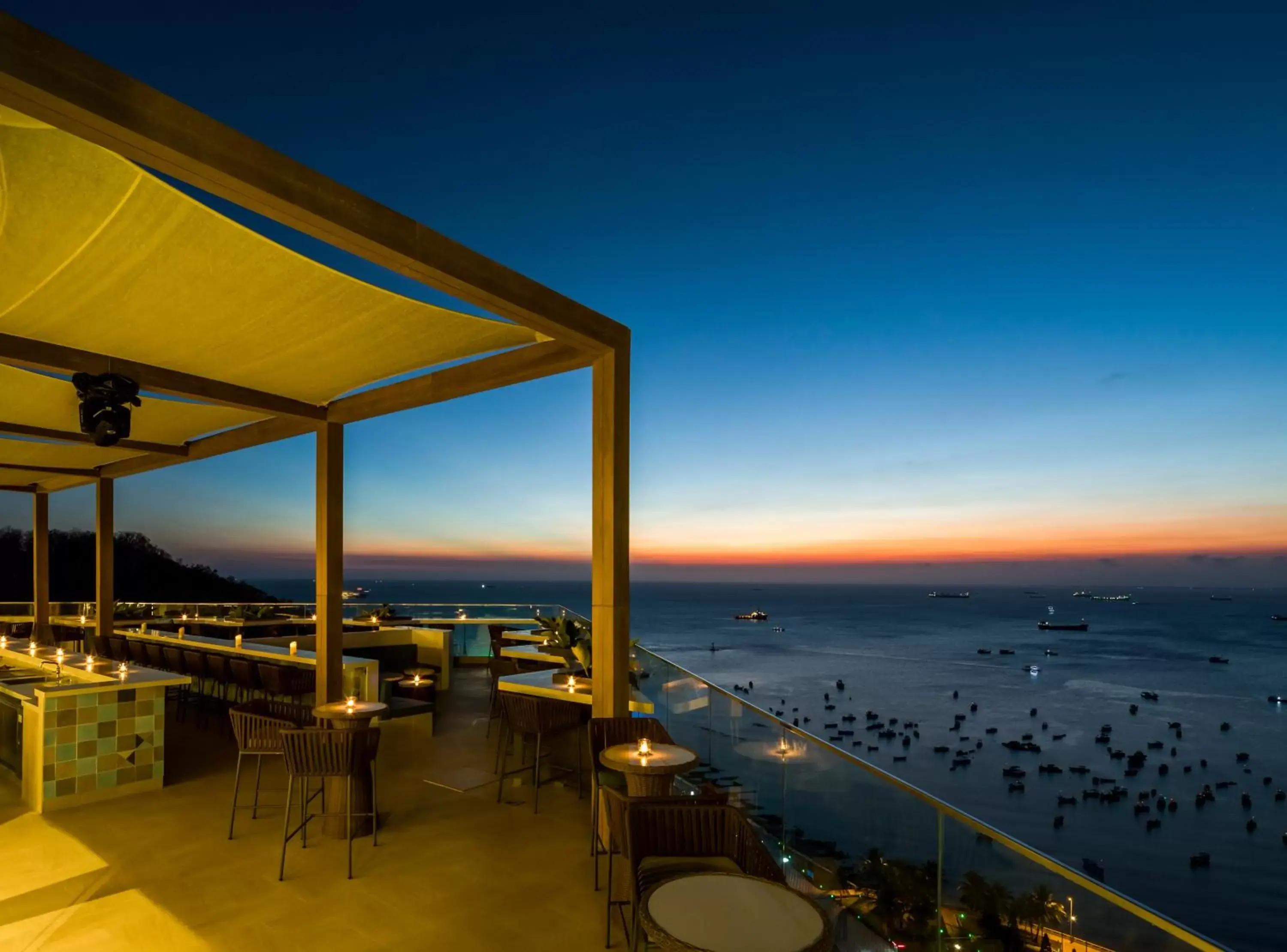 Lounge or bar in Fusion Suites Vung Tau