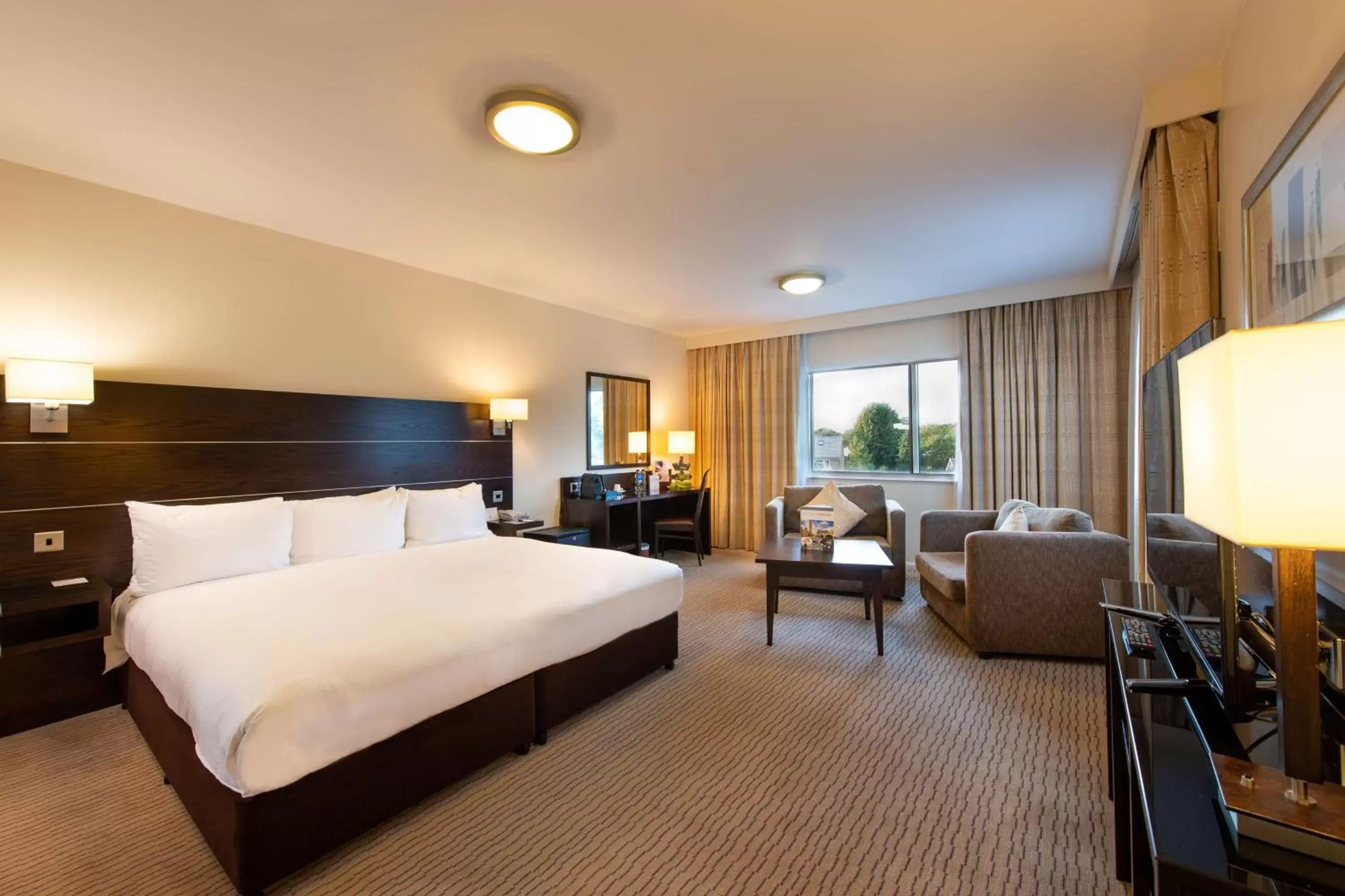 Bed in DoubleTree by Hilton London Heathrow Airport