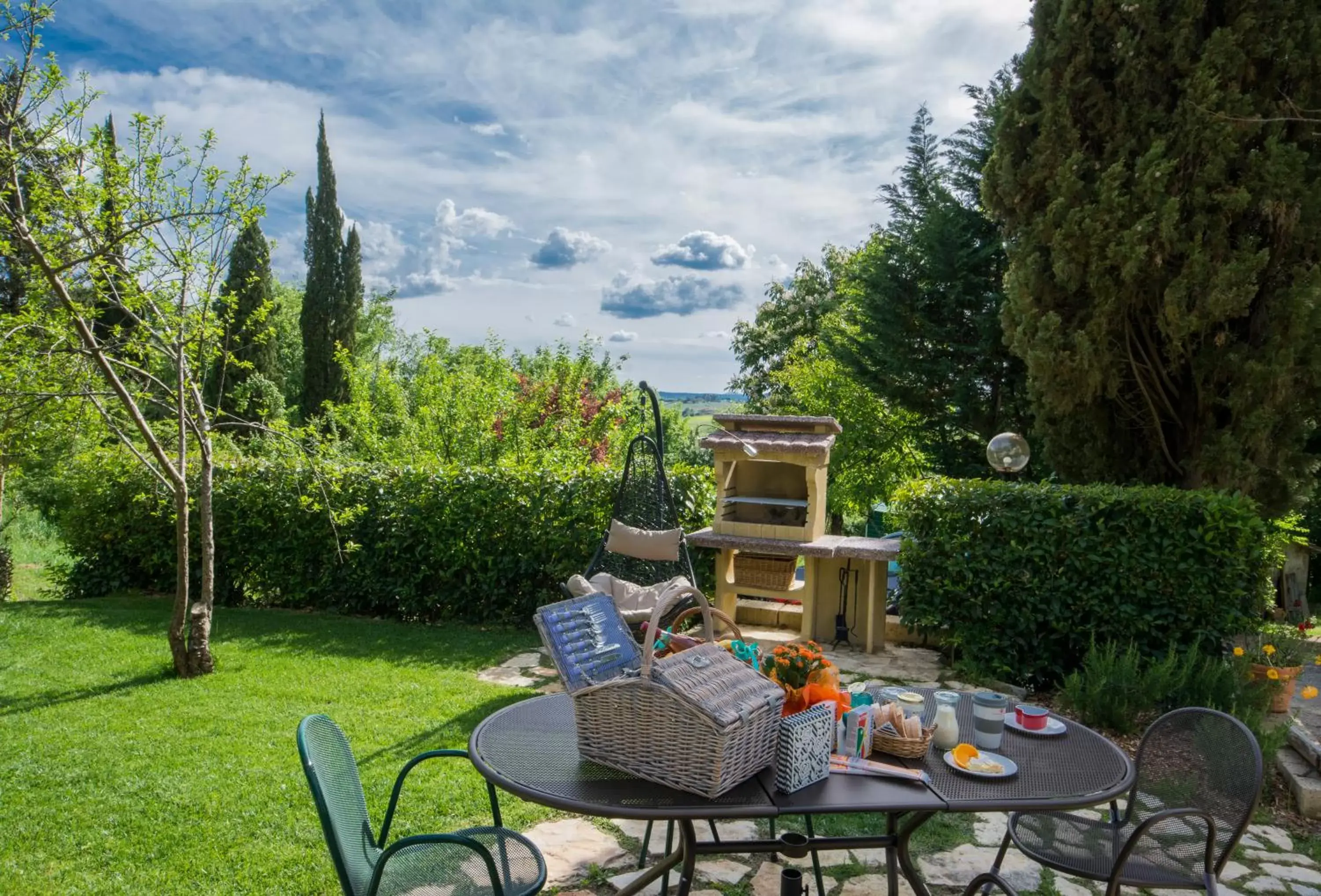 BBQ facilities in La Coroncina Lodging