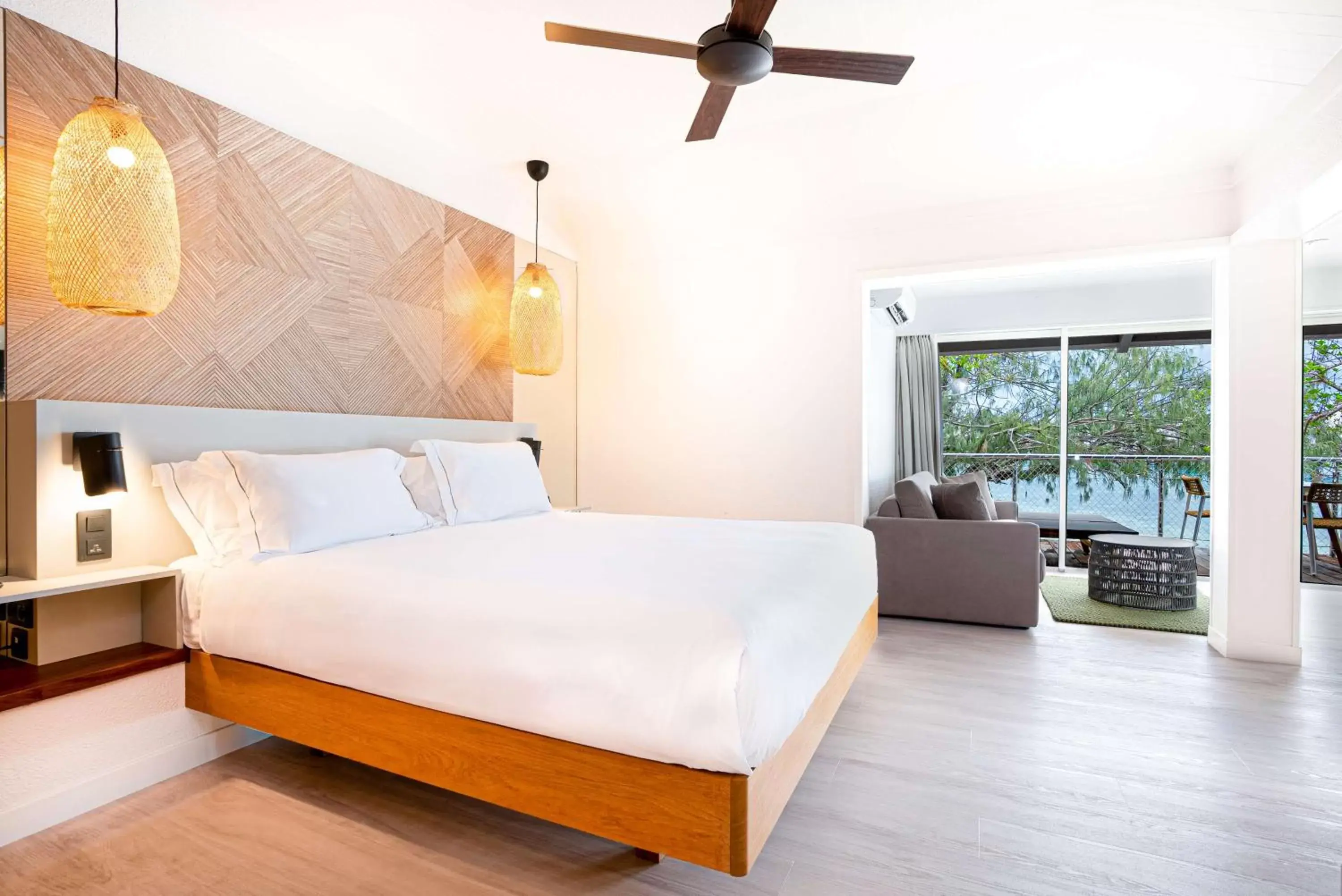 Bed in DoubleTree by Hilton Noumea Ilot Maitre Resort