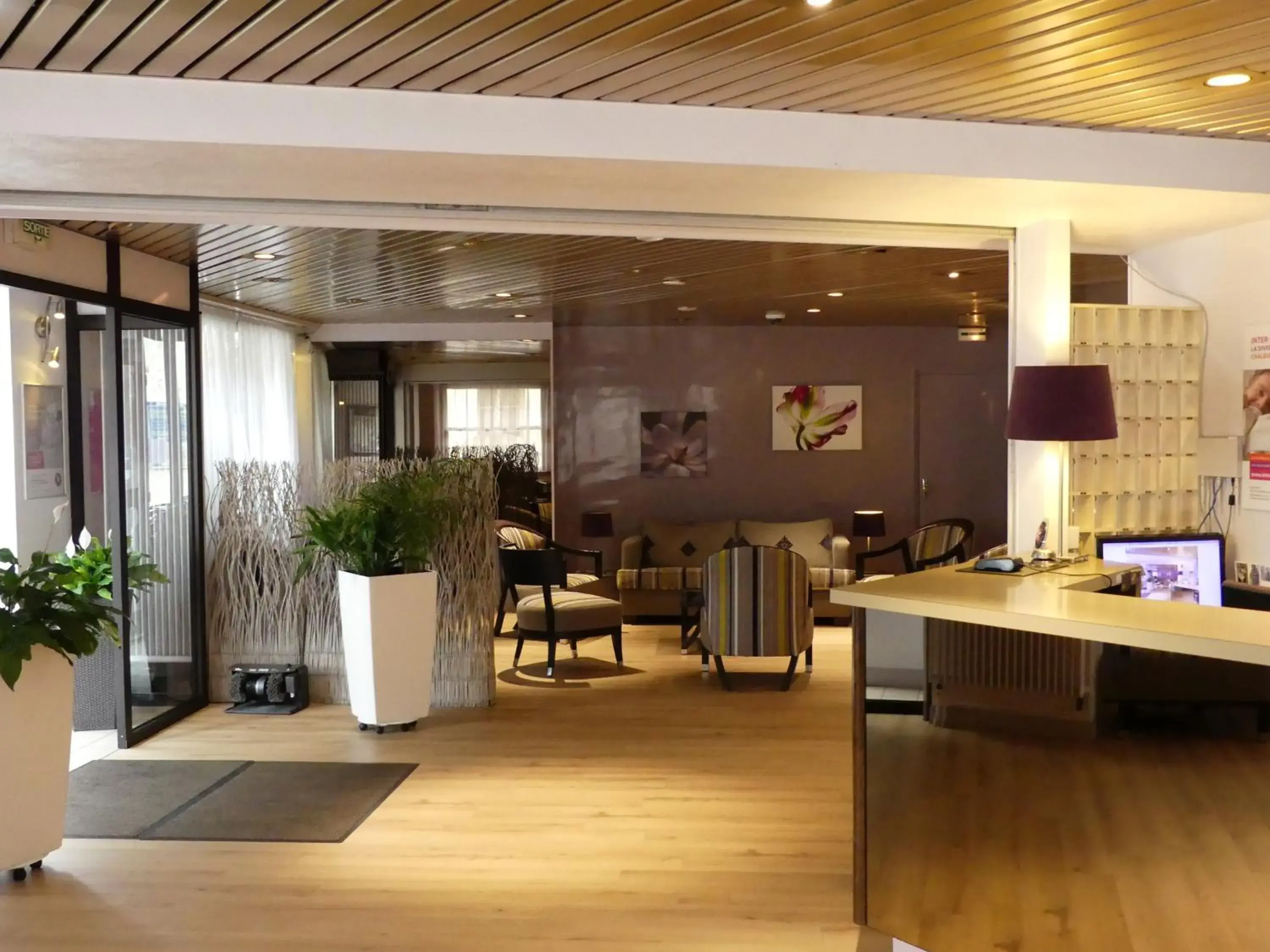 Lobby or reception, Restaurant/Places to Eat in Hotel de l'Orme, Akena
