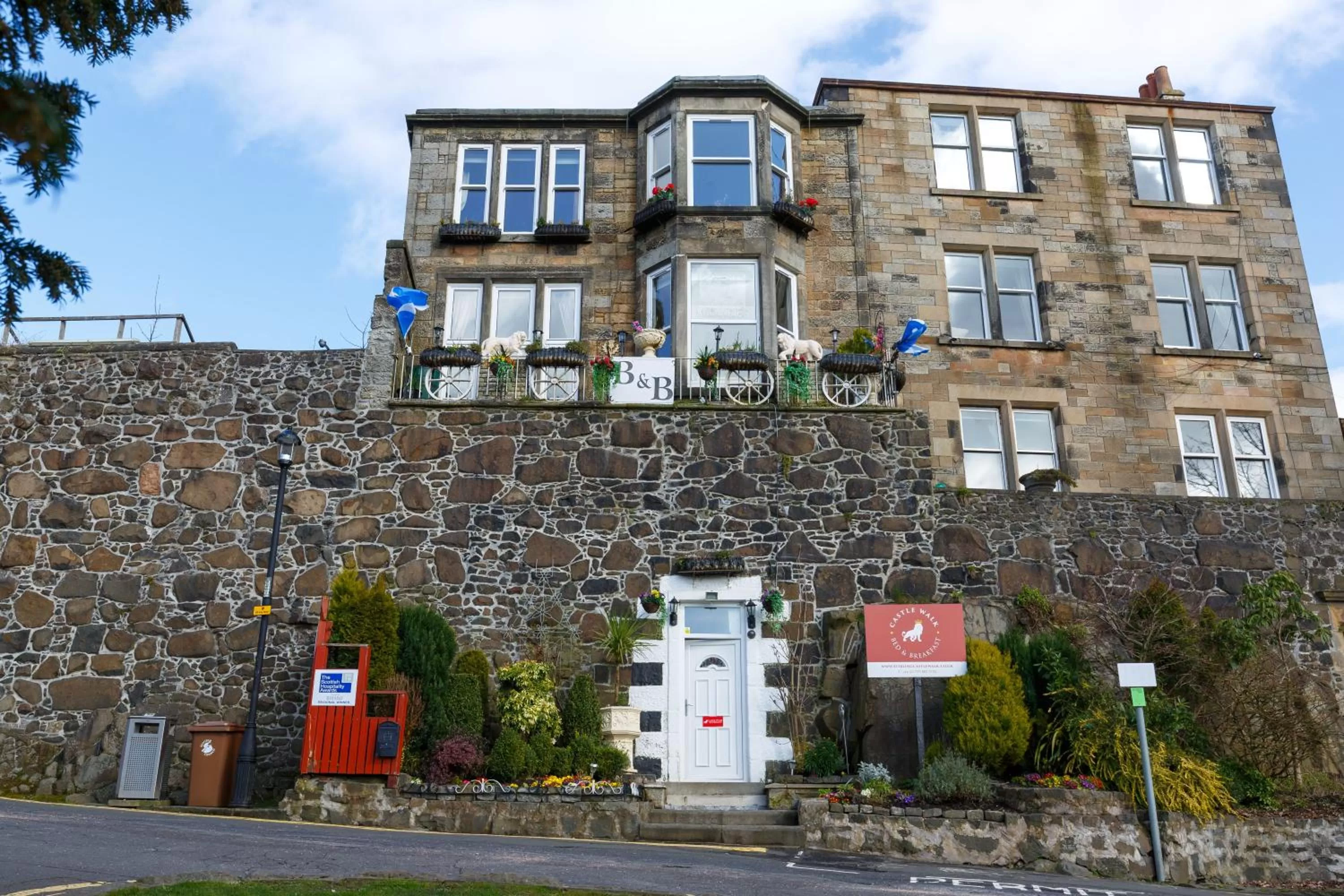 Property building in Castle Walk Bed & Breakfast