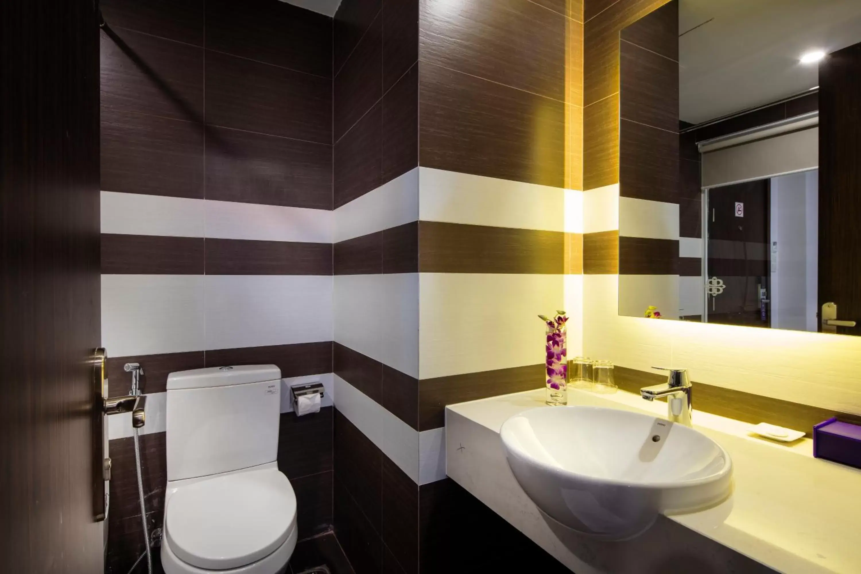 Toilet, Bathroom in Balcony Nha Trang Hotel