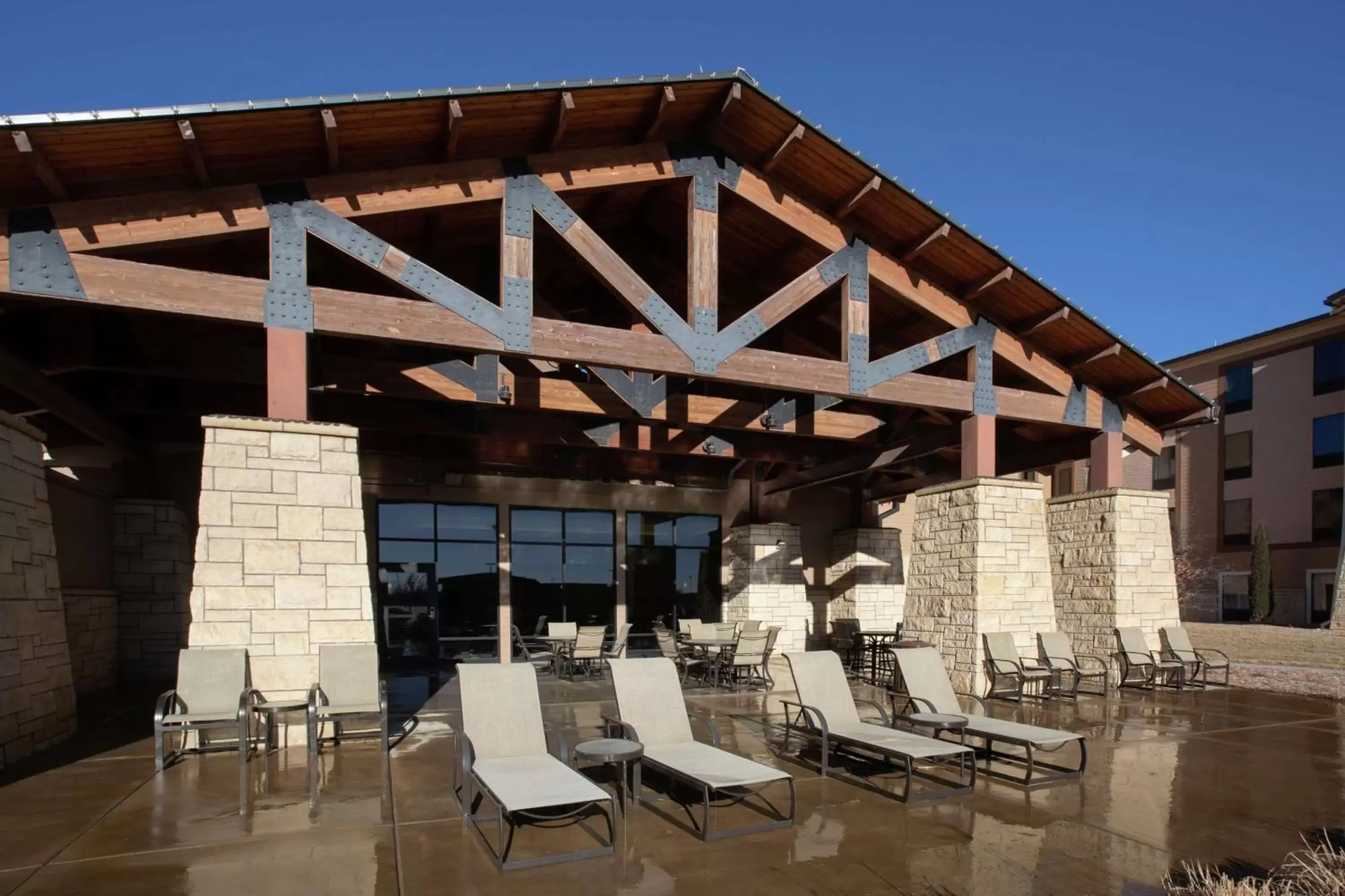 Patio in Hampton Inn & Suites I-35/Mulvane