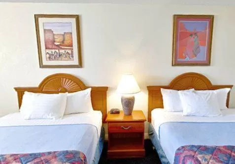 Bed in Howard Johnson by Wyndham Raton