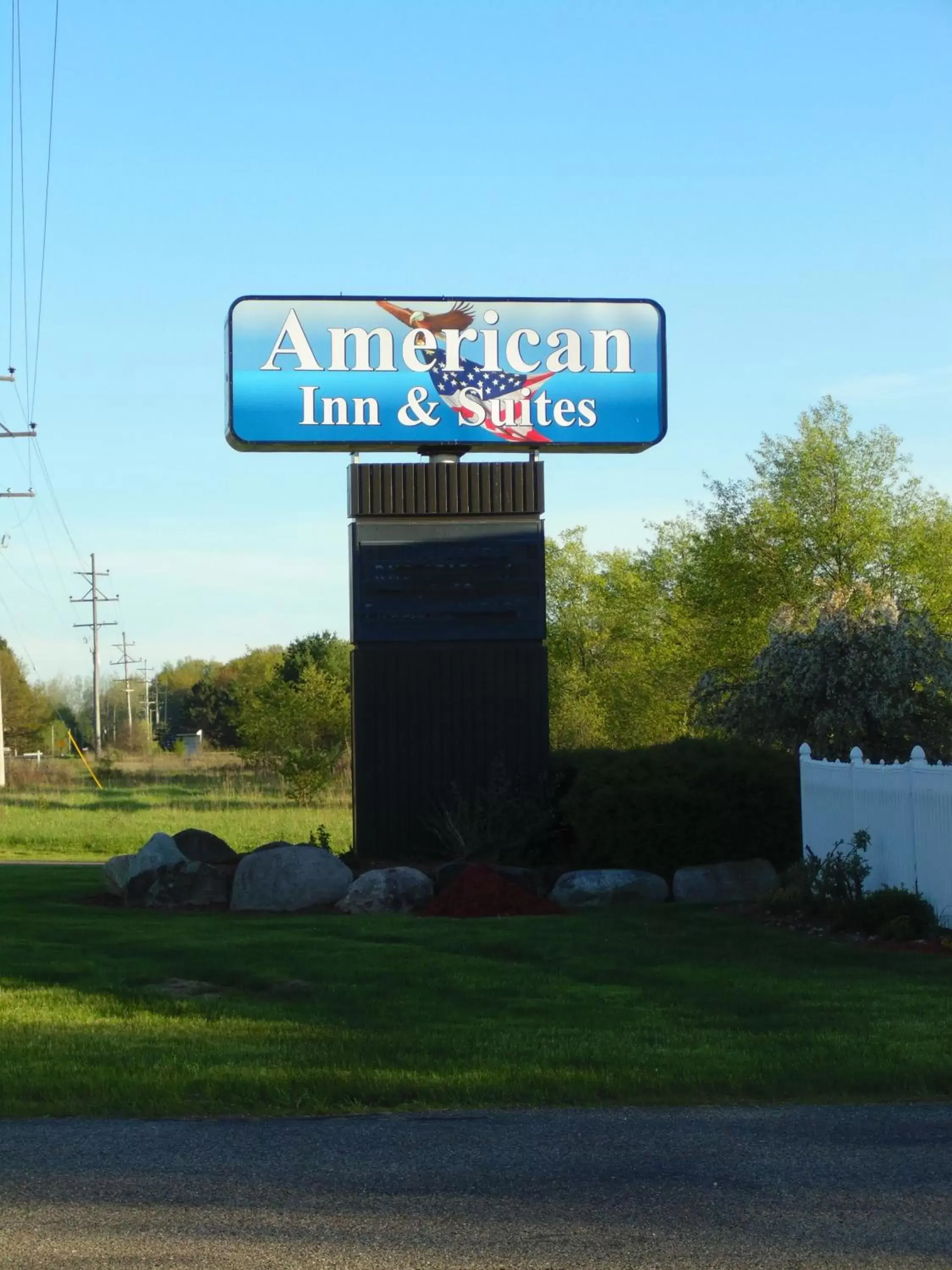 Property logo or sign, Property Building in American Inn and Suites Houghton Lake